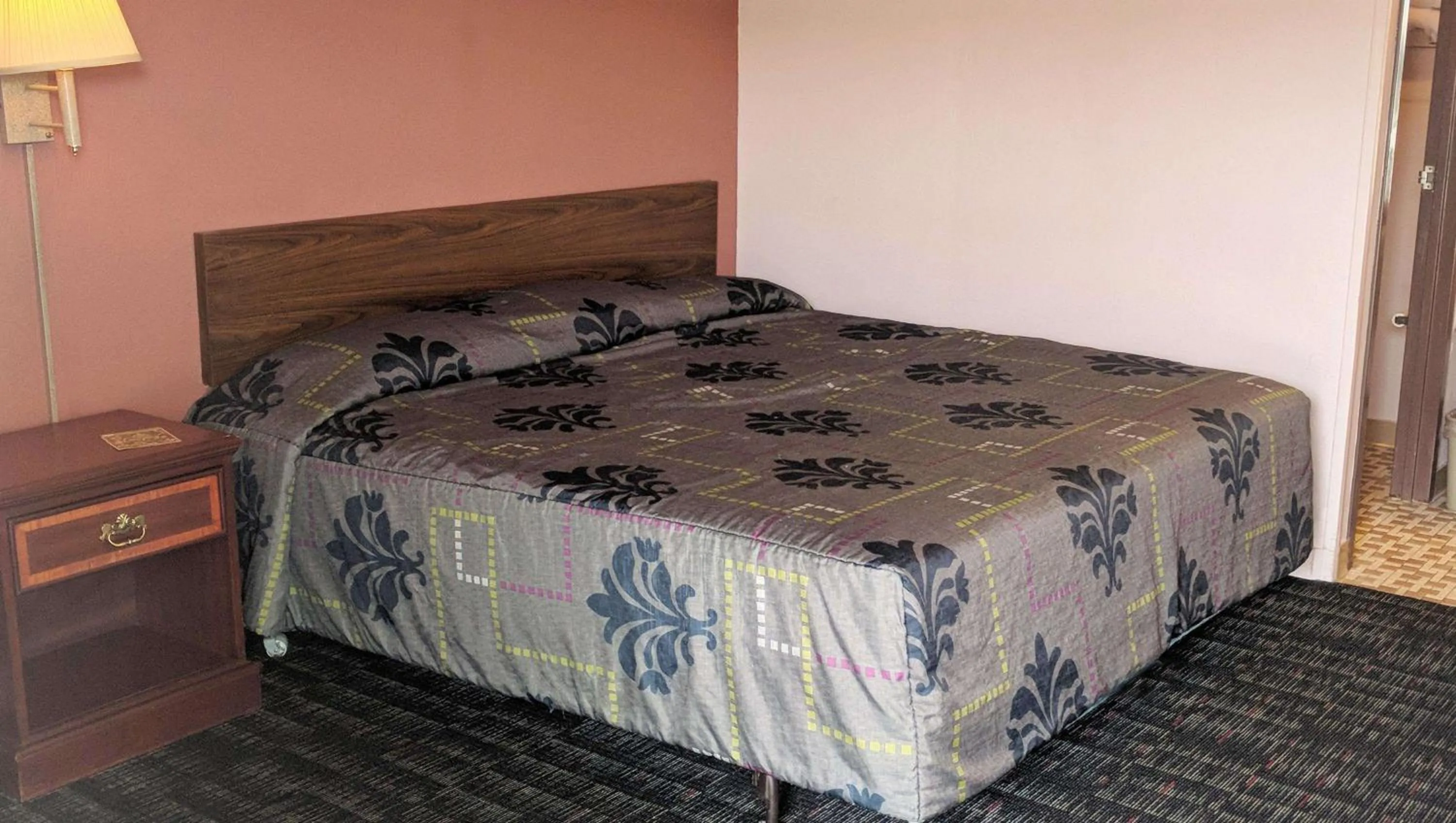 Photo of the whole room in Black Angus Motel Poteau