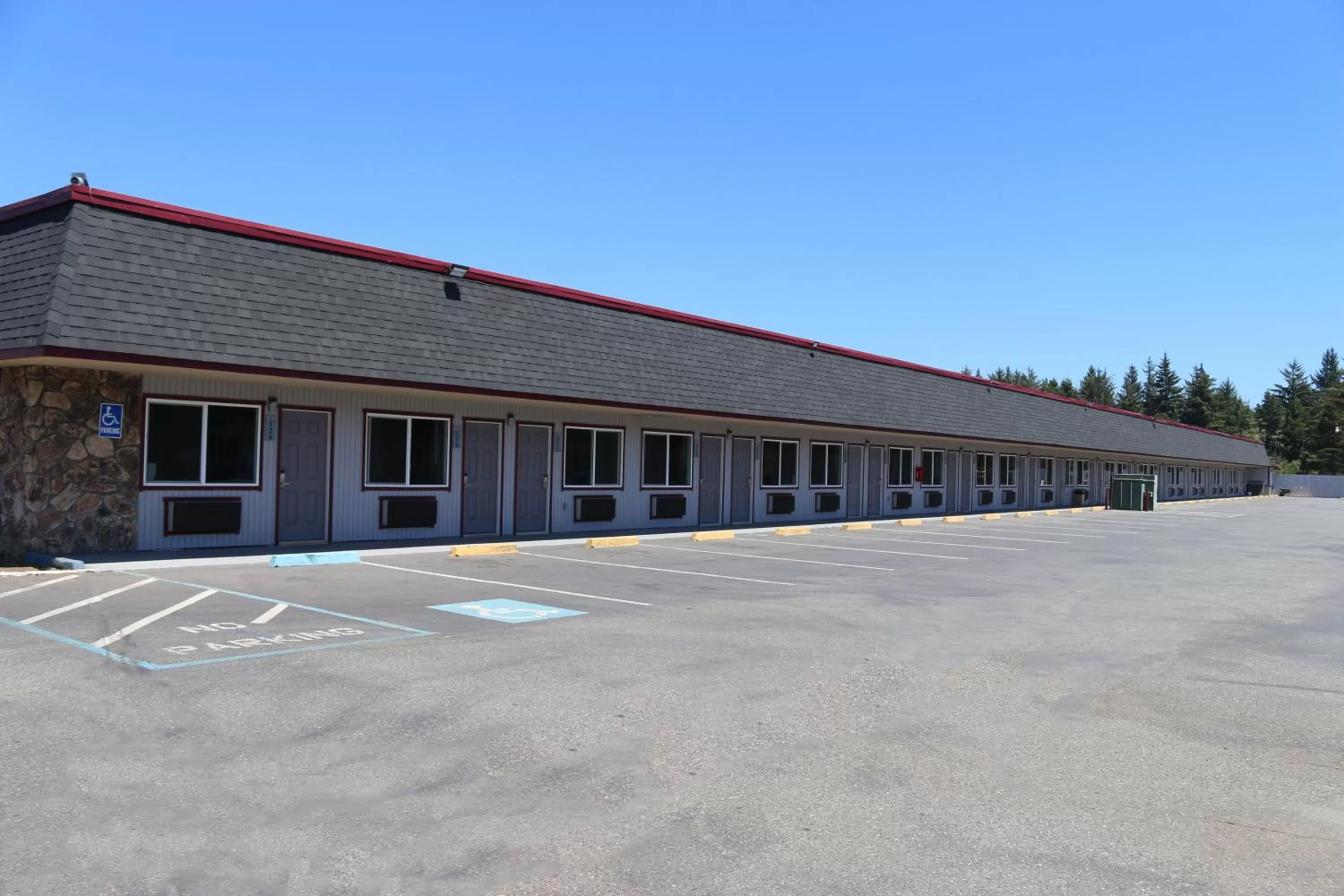 Facade/entrance in Westward Inn