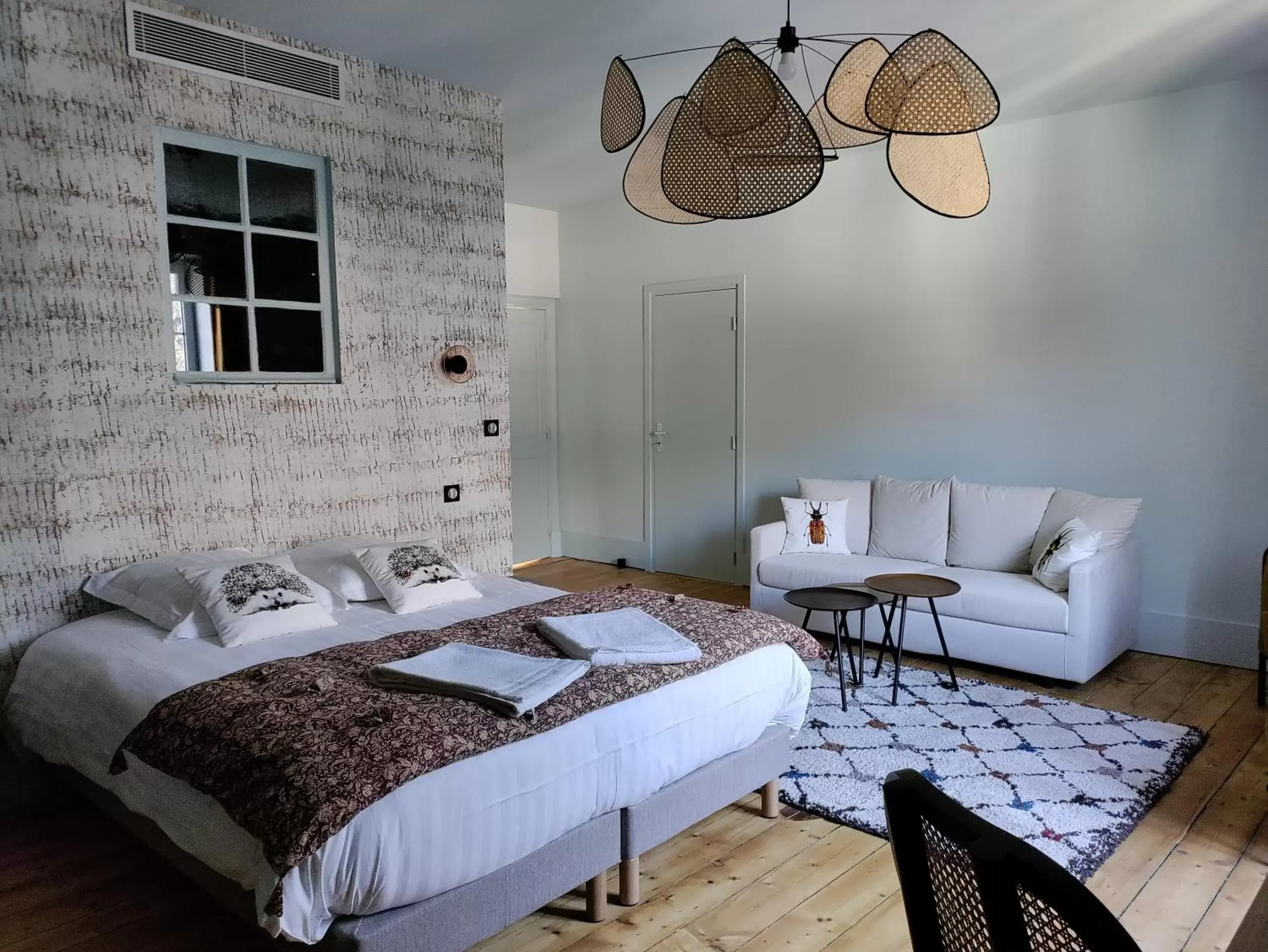 Double or Twin Room with Mountain View in Domaine Clairfontaine Noyarey - Suites Junior Double or Twin Room with Mountain View in Domaine Clairfontaine Noyarey - Suites Junior