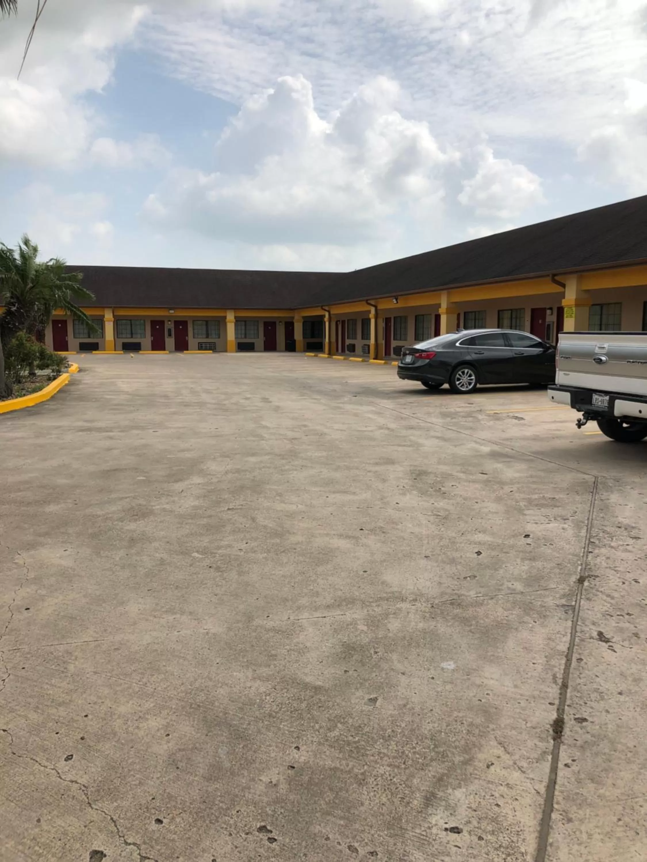 Los Fresnos Inn and Suites