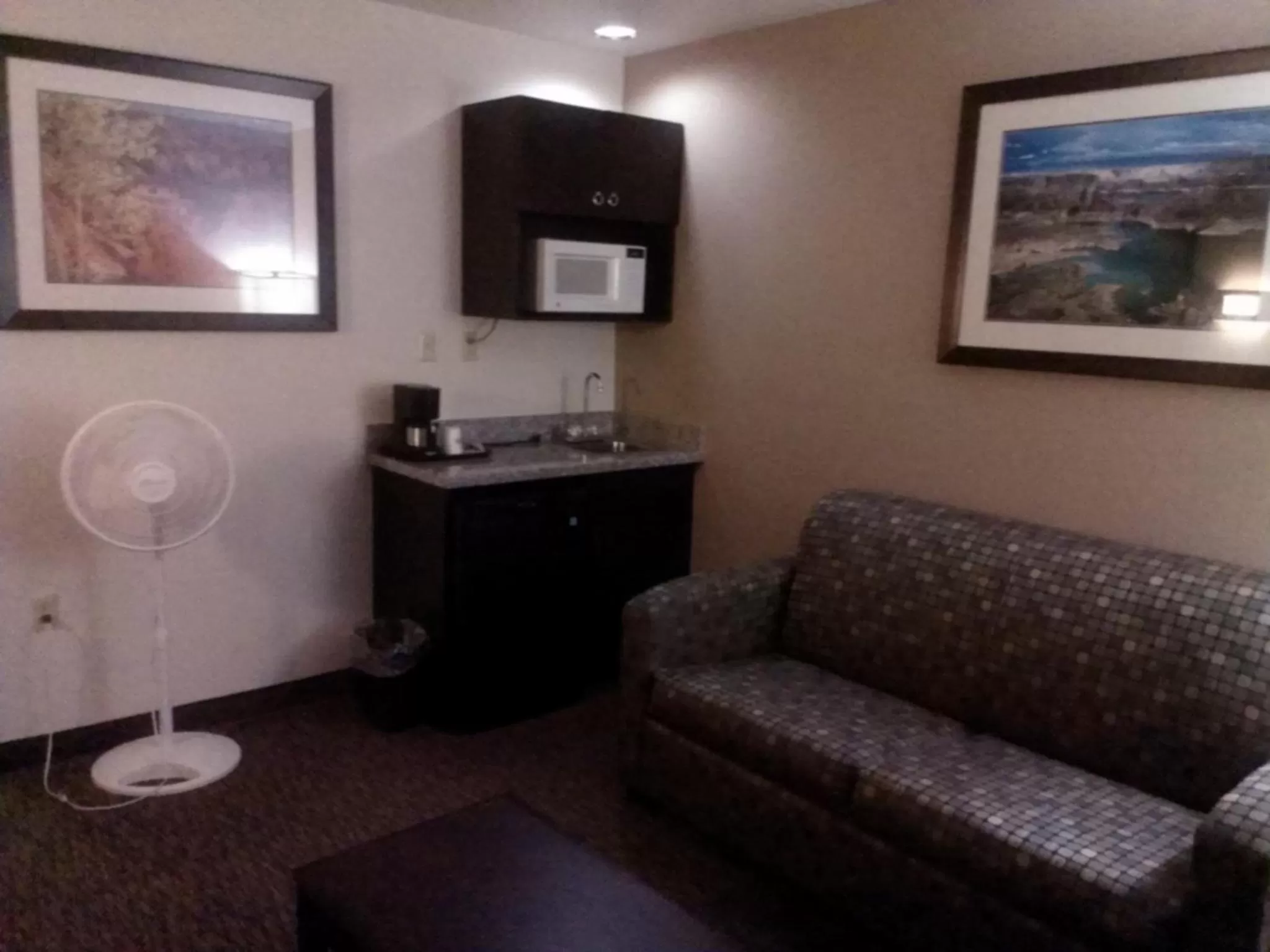 Seating area in Days Inn & Suites by Wyndham Page Lake Powell