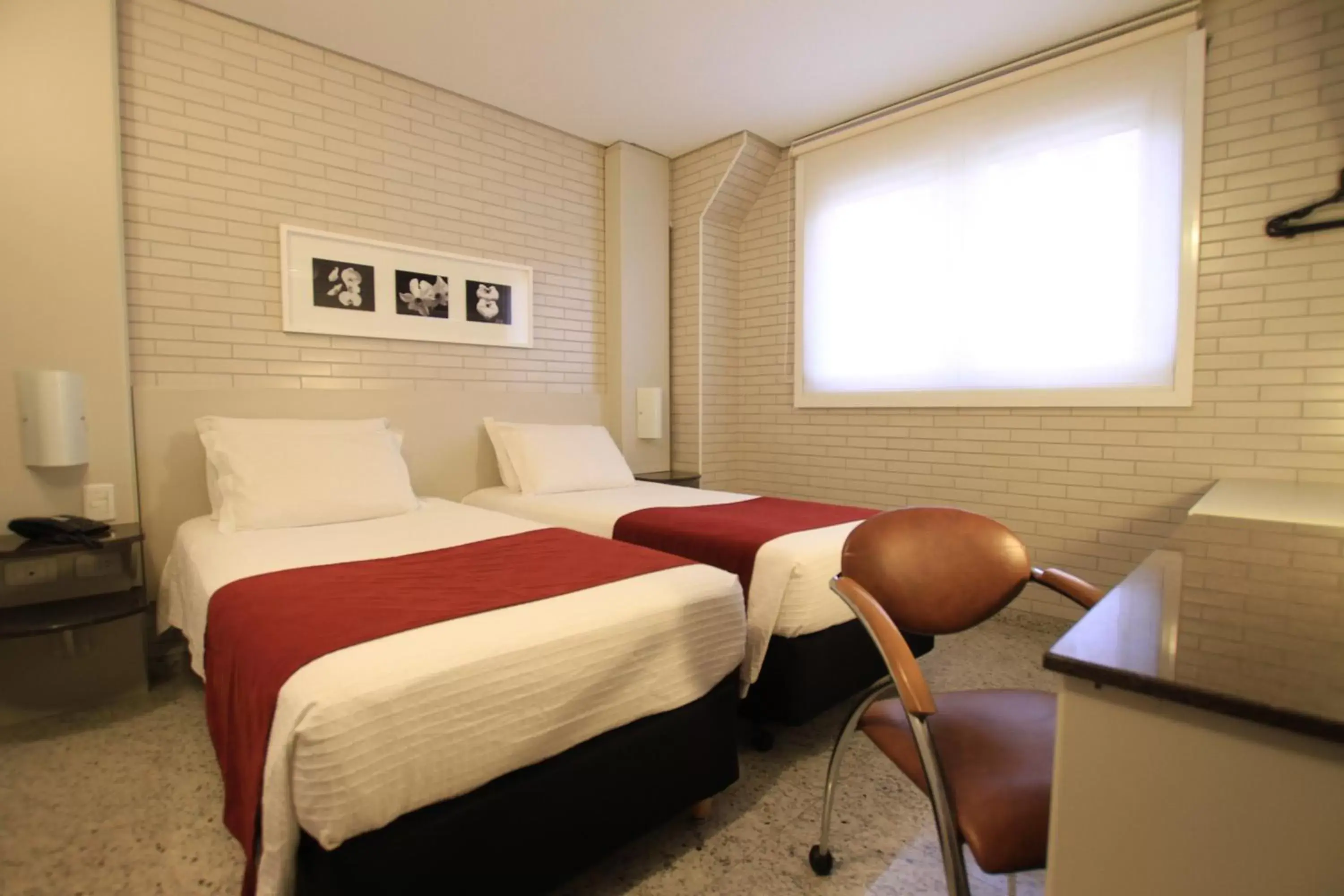 Deluxe Twin Room - single occupancy in Hotel Confiance Batel Deluxe Twin Room - single occupancy in Hotel Confiance Batel