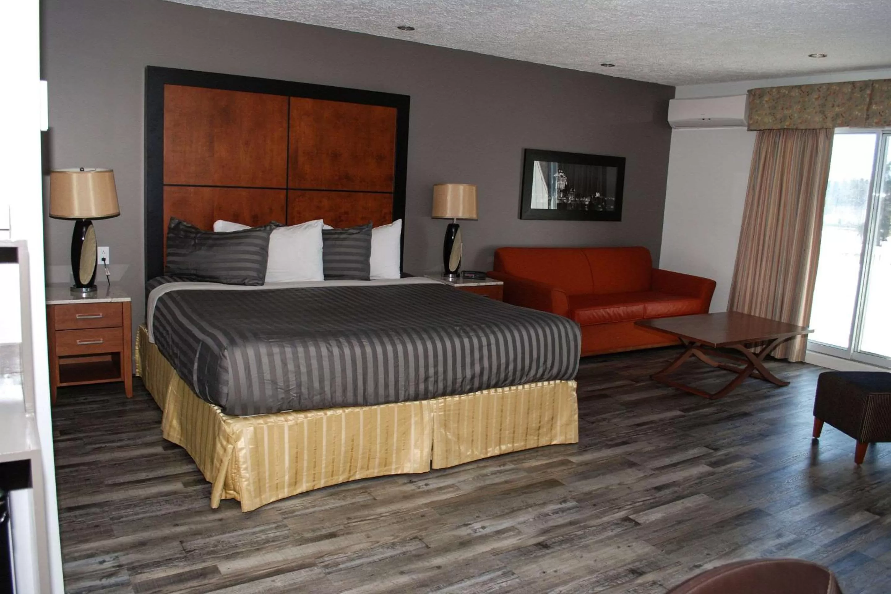 Photo of the whole room, Bed in Rodeway Inn