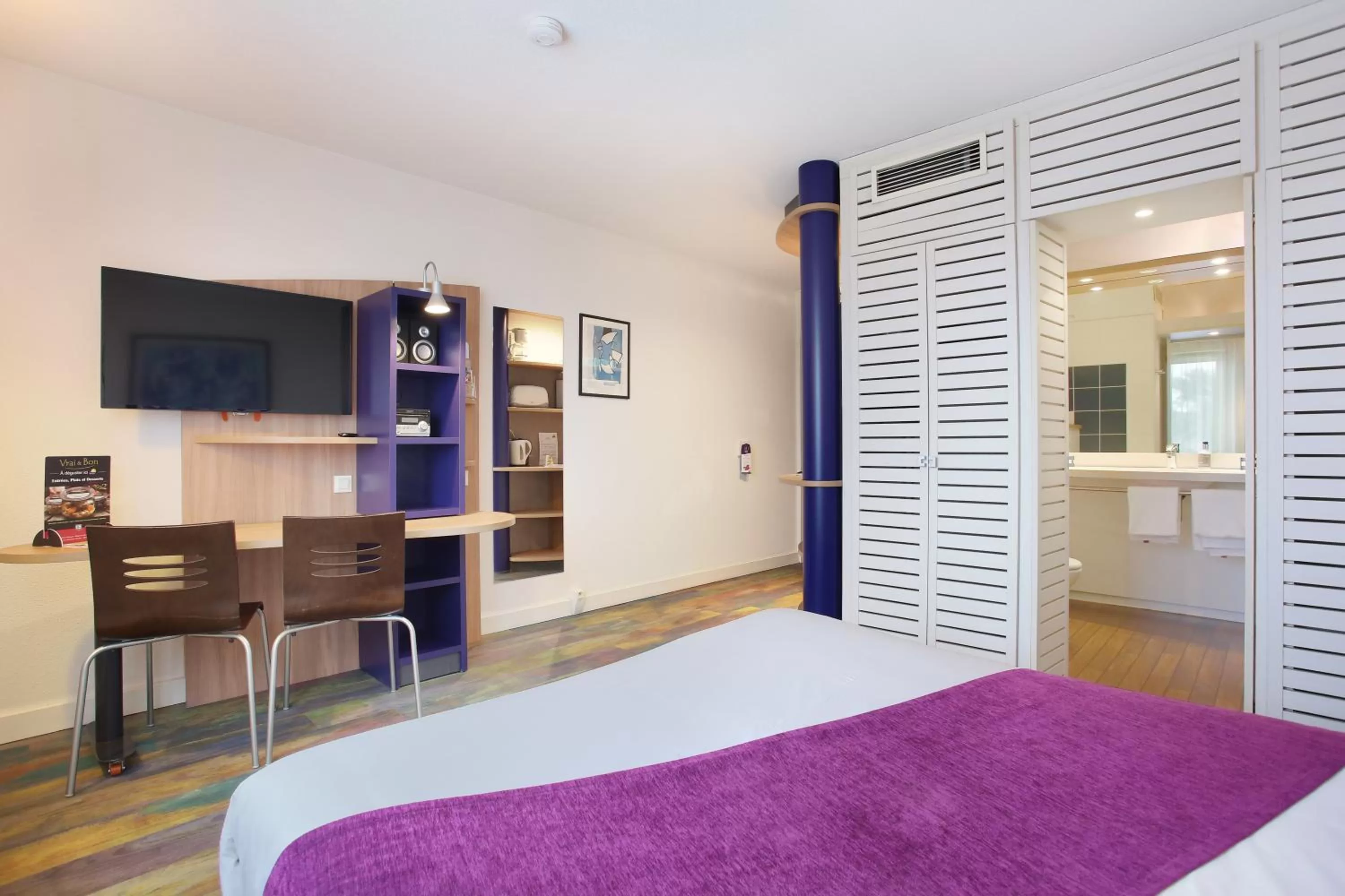 Bedroom, Bed in Suite-Home Orléans-Saran