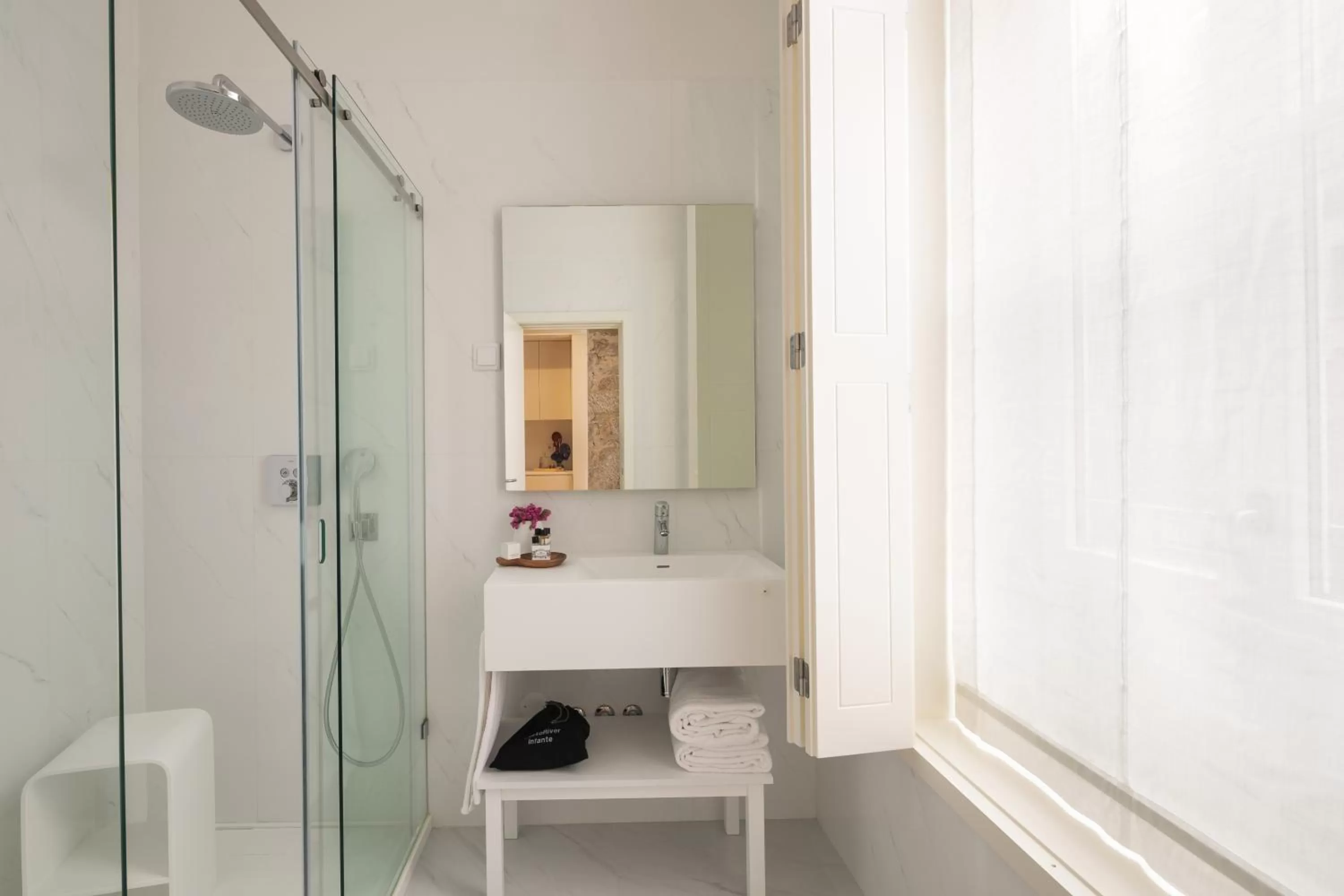 Bathroom in Porto River Infante