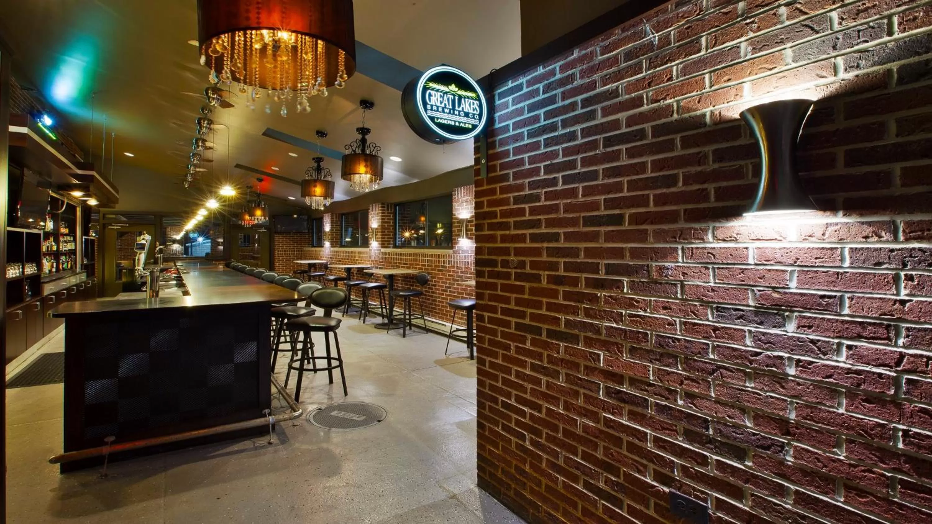 Lounge or bar in Holiday Inn Cleveland Northeast - Mentor by IHG