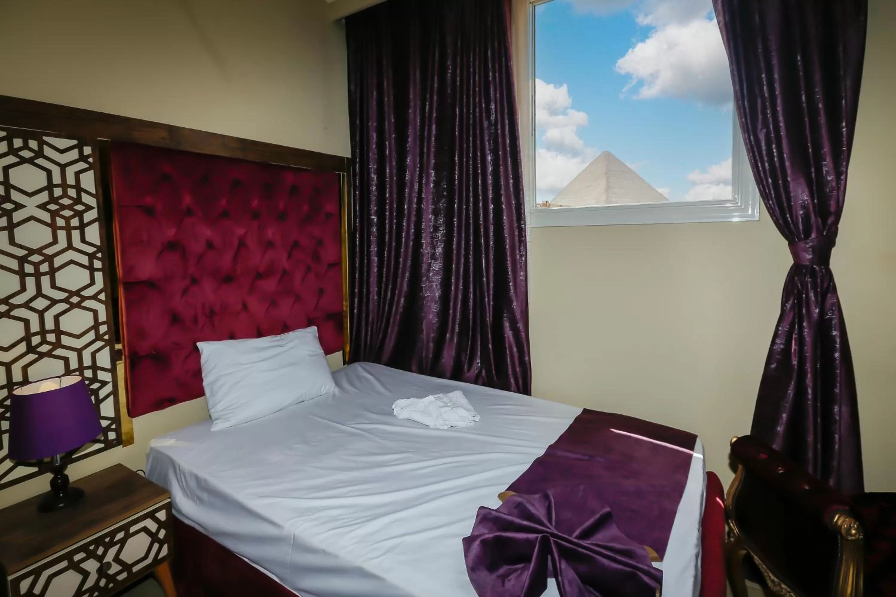 Bed in King Cheops Inn - Pyramid View