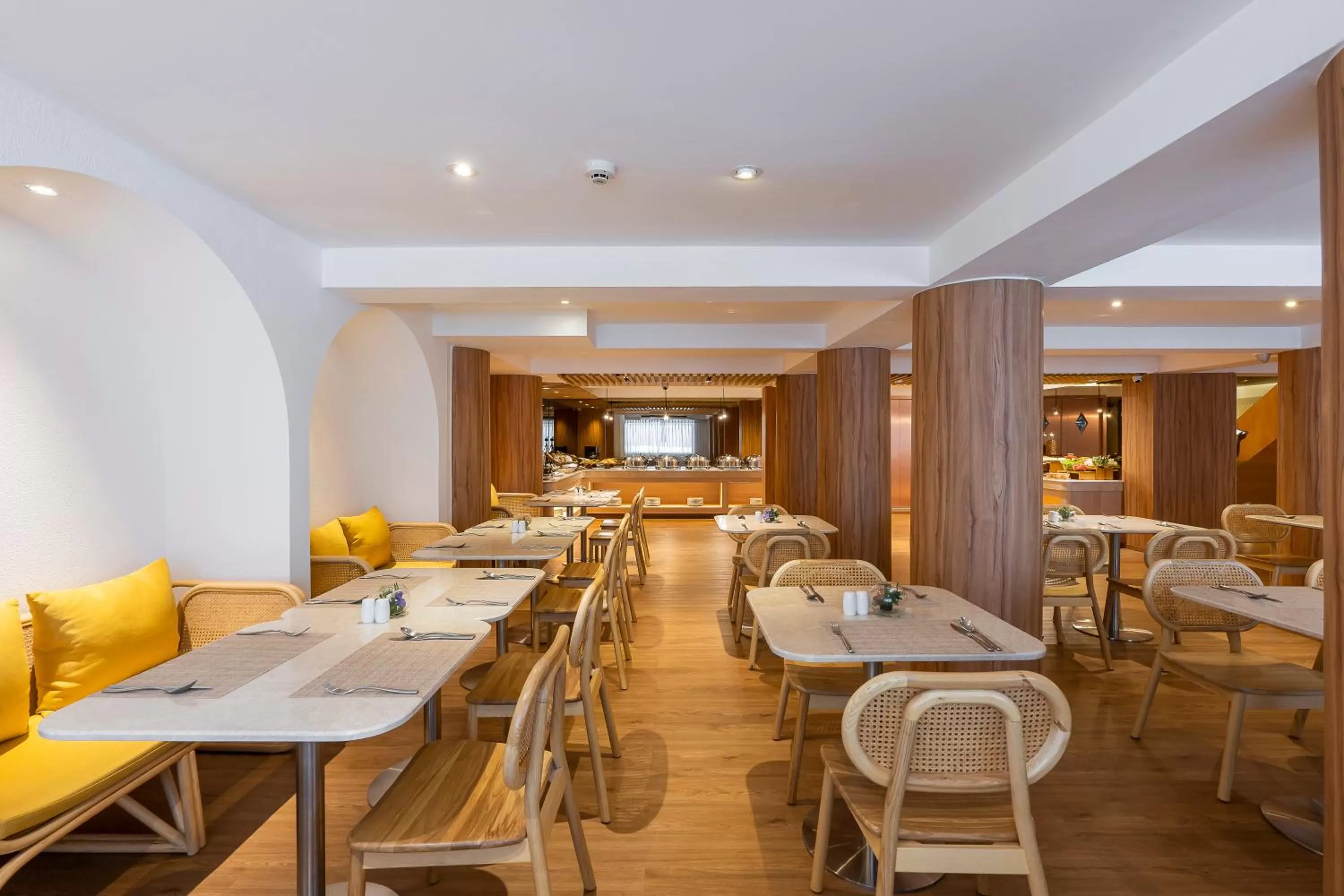 Restaurant/places to eat in Arck Hotel