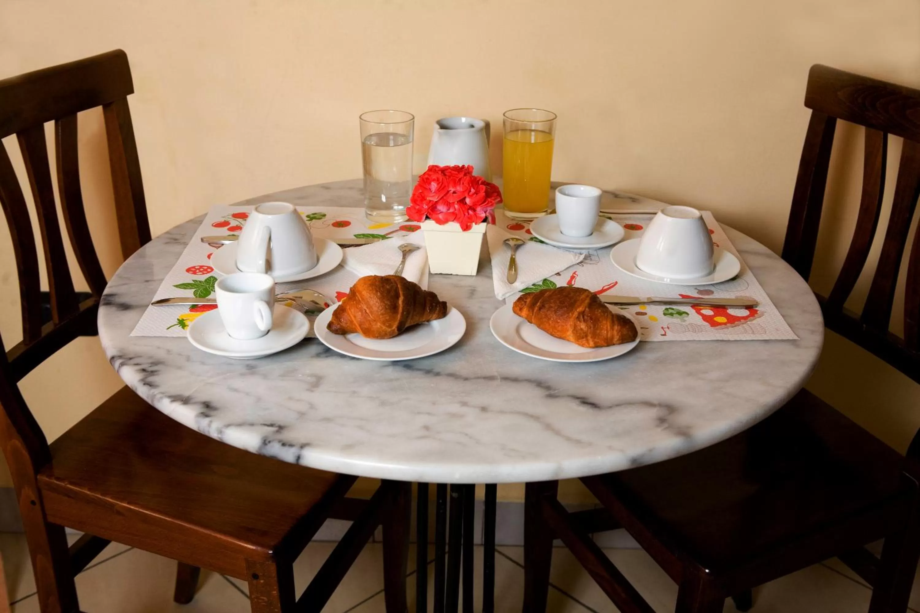 Food and drinks in Hotel Cineholiday