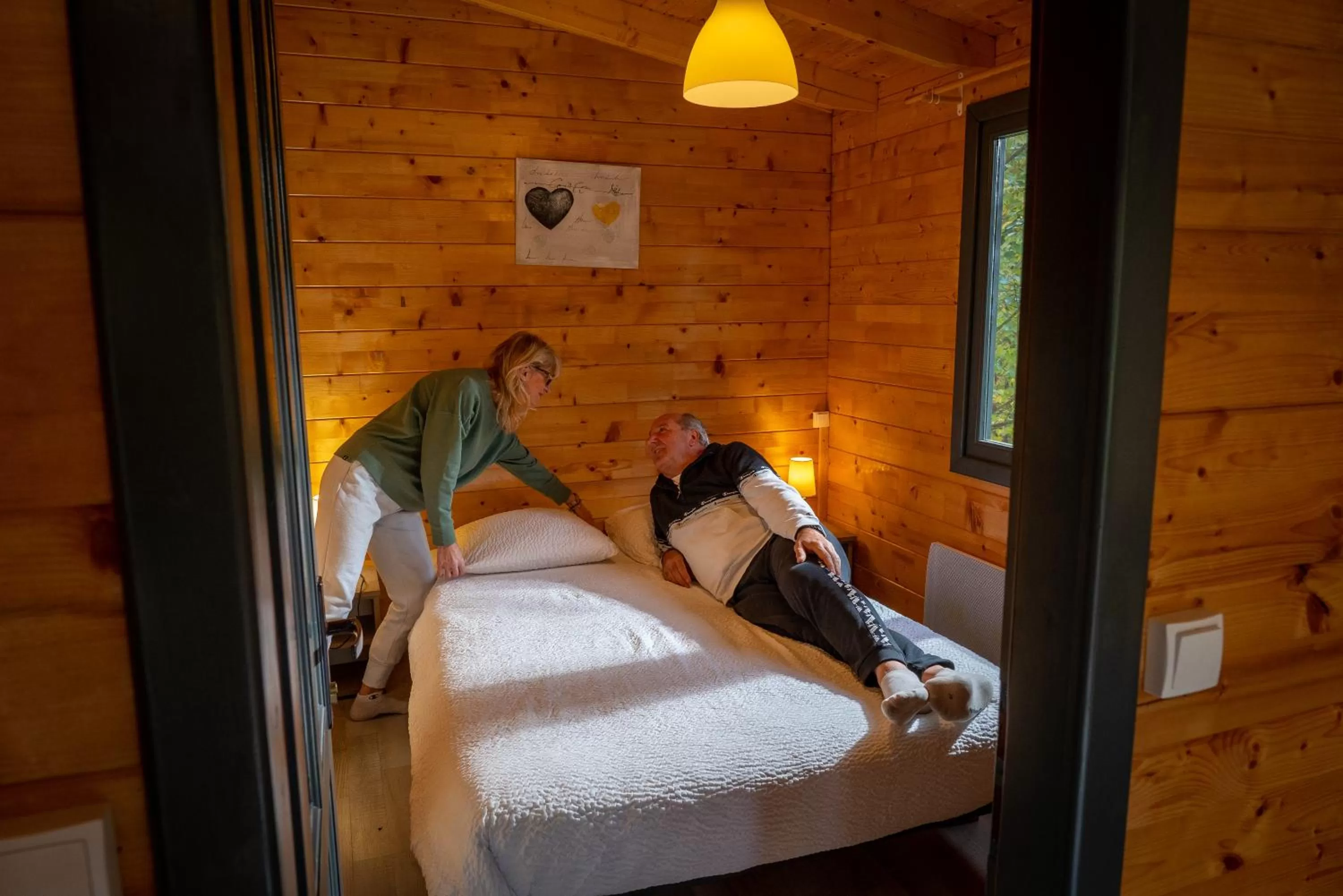 People, Bed in Le Village de la Champagne - Slowmoov