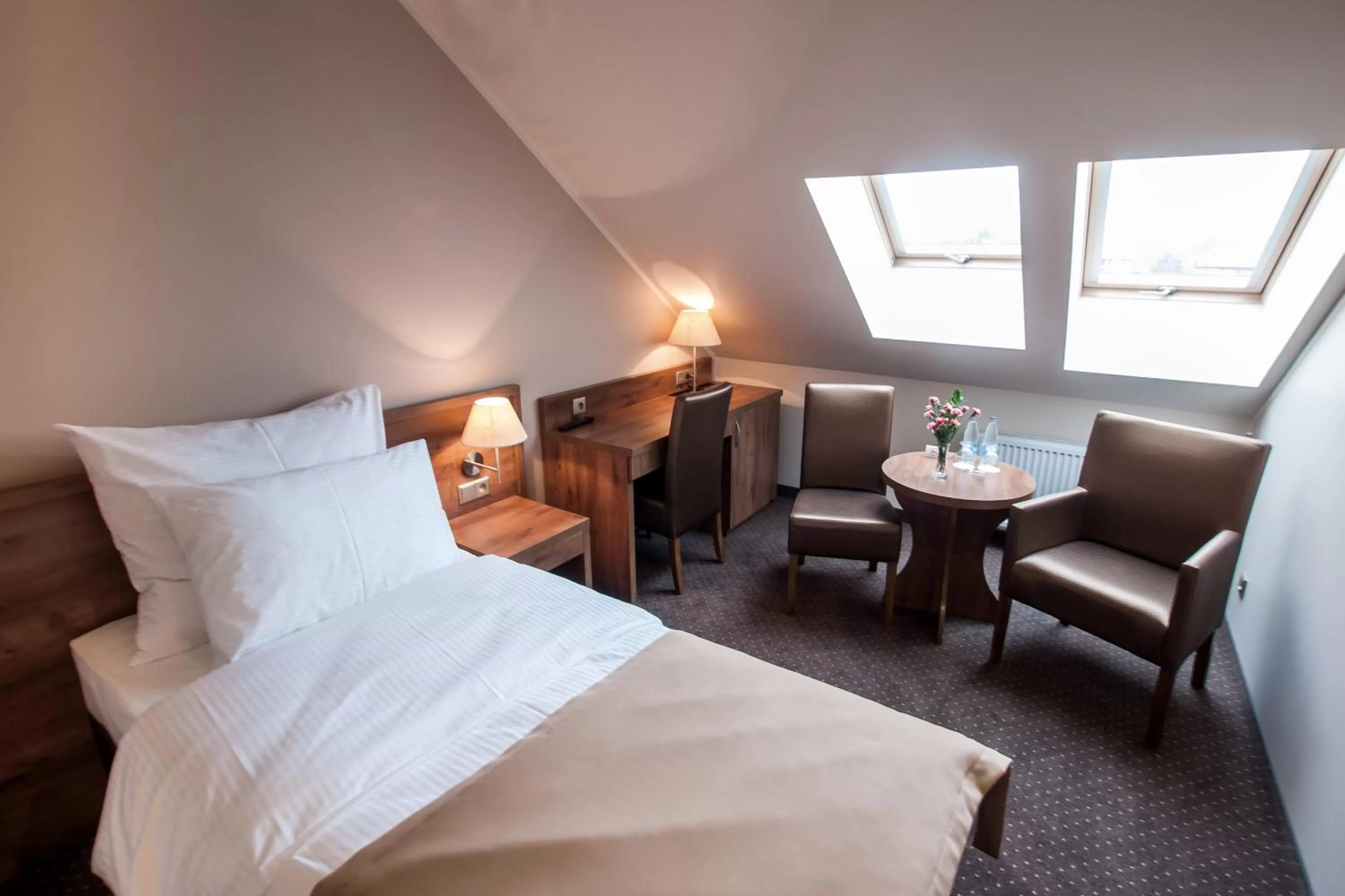 Photo of the whole room, Bed in Hotel Gem