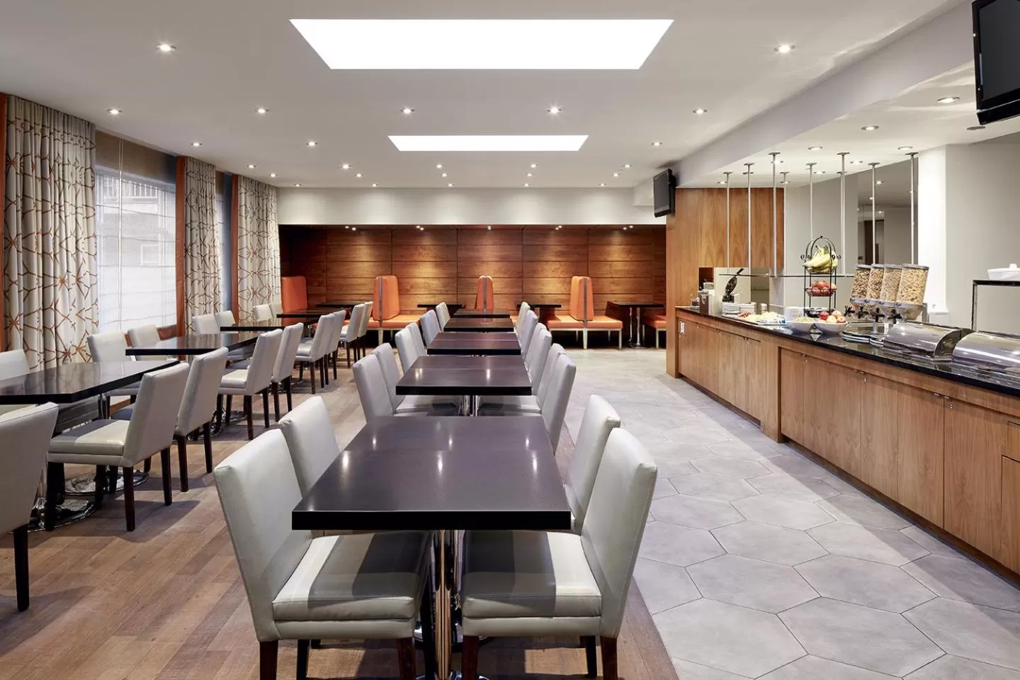 Restaurant/Places to Eat in Hôtel 2170 Lincoln Downtown Montreal