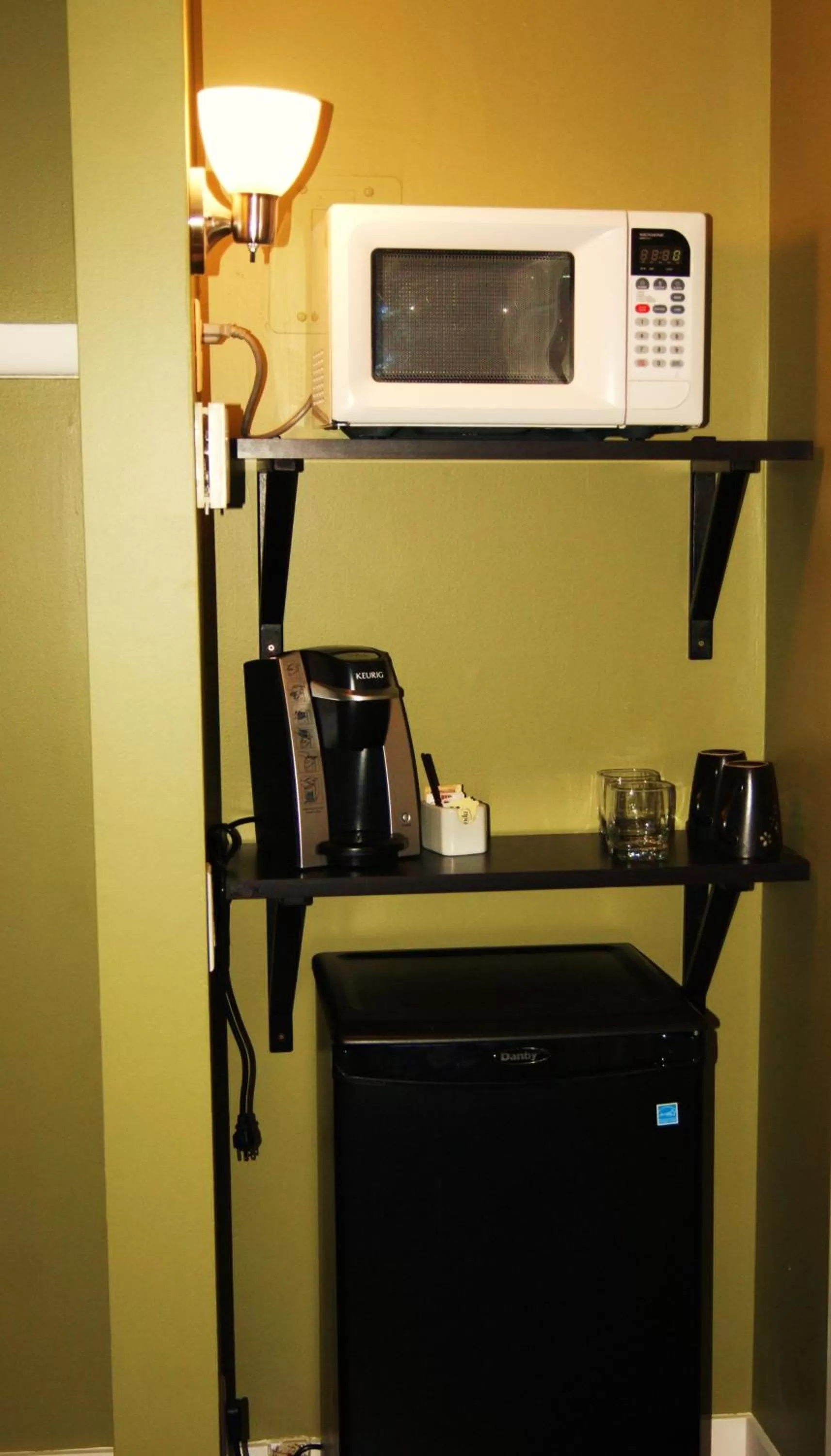 Coffee/tea facilities, Kitchen/Kitchenette in Stardust Inn and Chalets