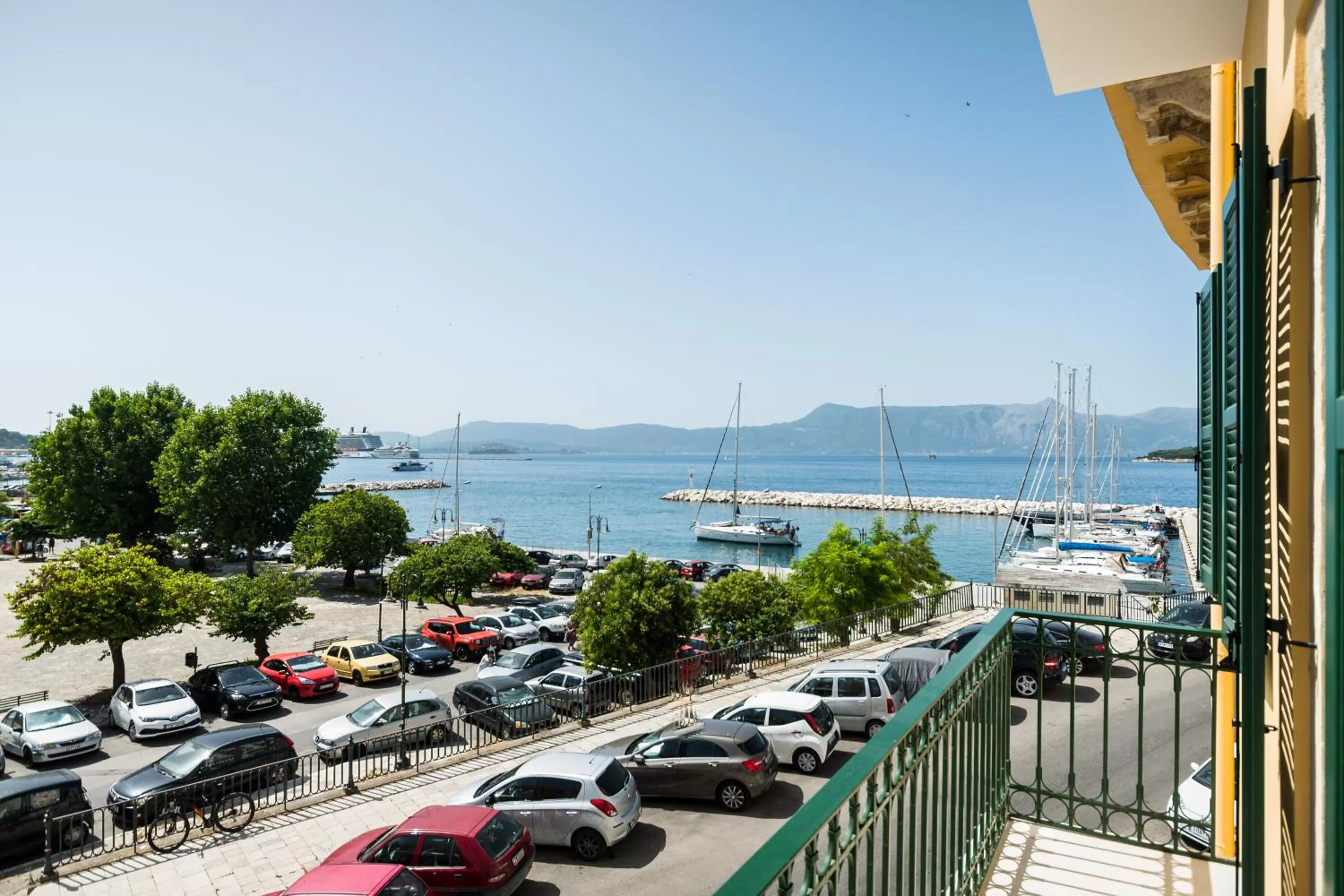 Balcony/Terrace in New York Luxury Suites