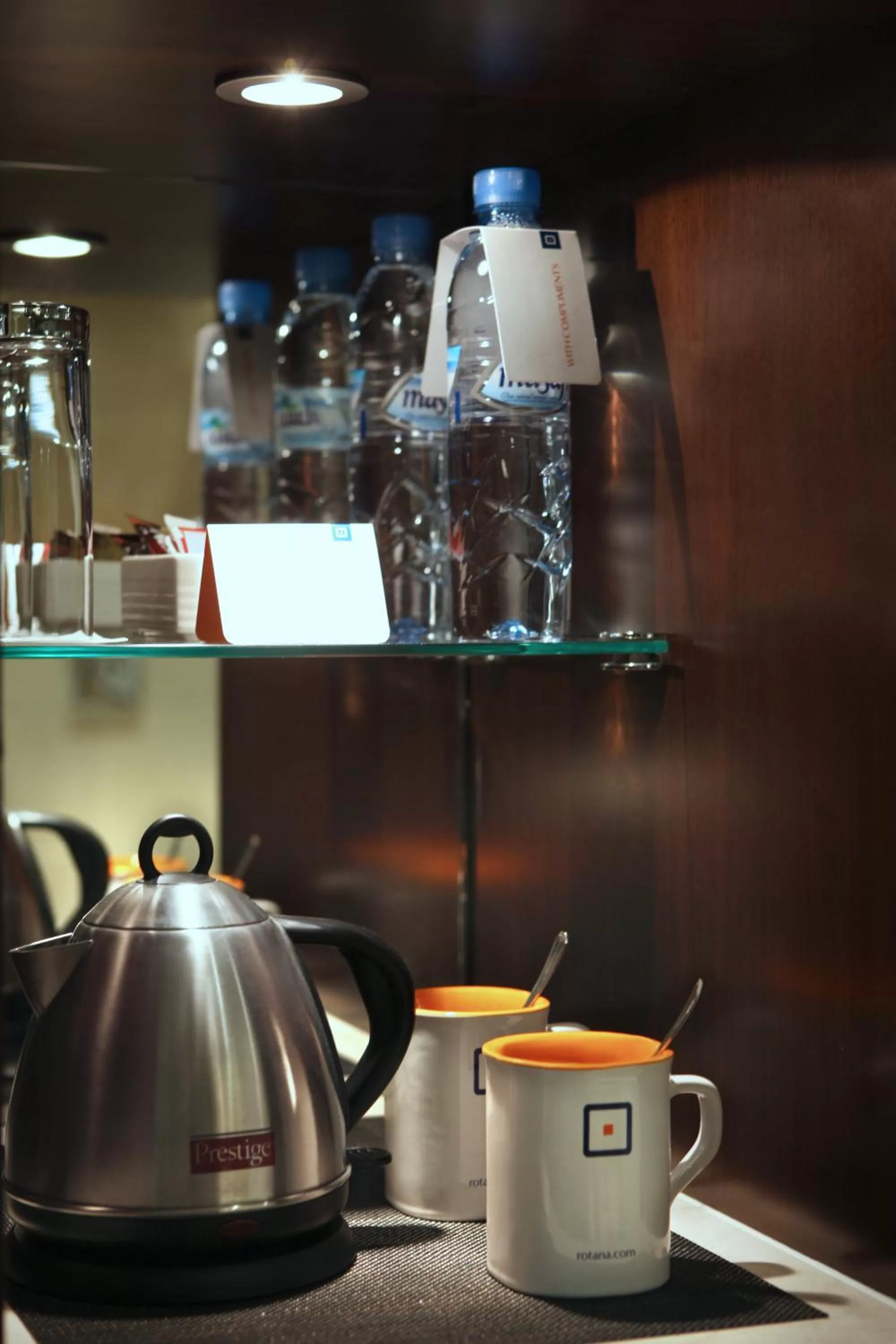 Coffee/tea facilities in Centro Al Manhal by Rotana