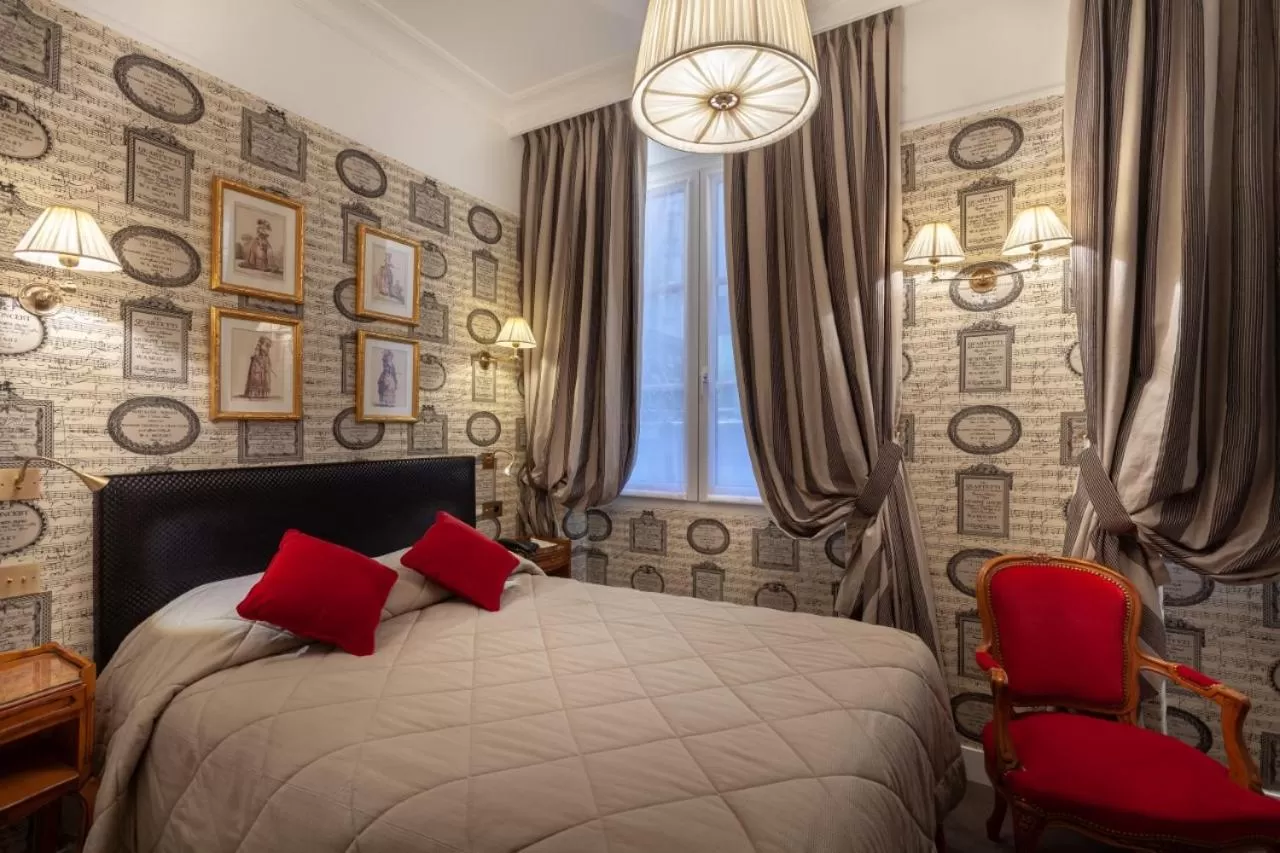 Decorative detail, Bed in Grand Hôtel de L'Univers Saint-Germain