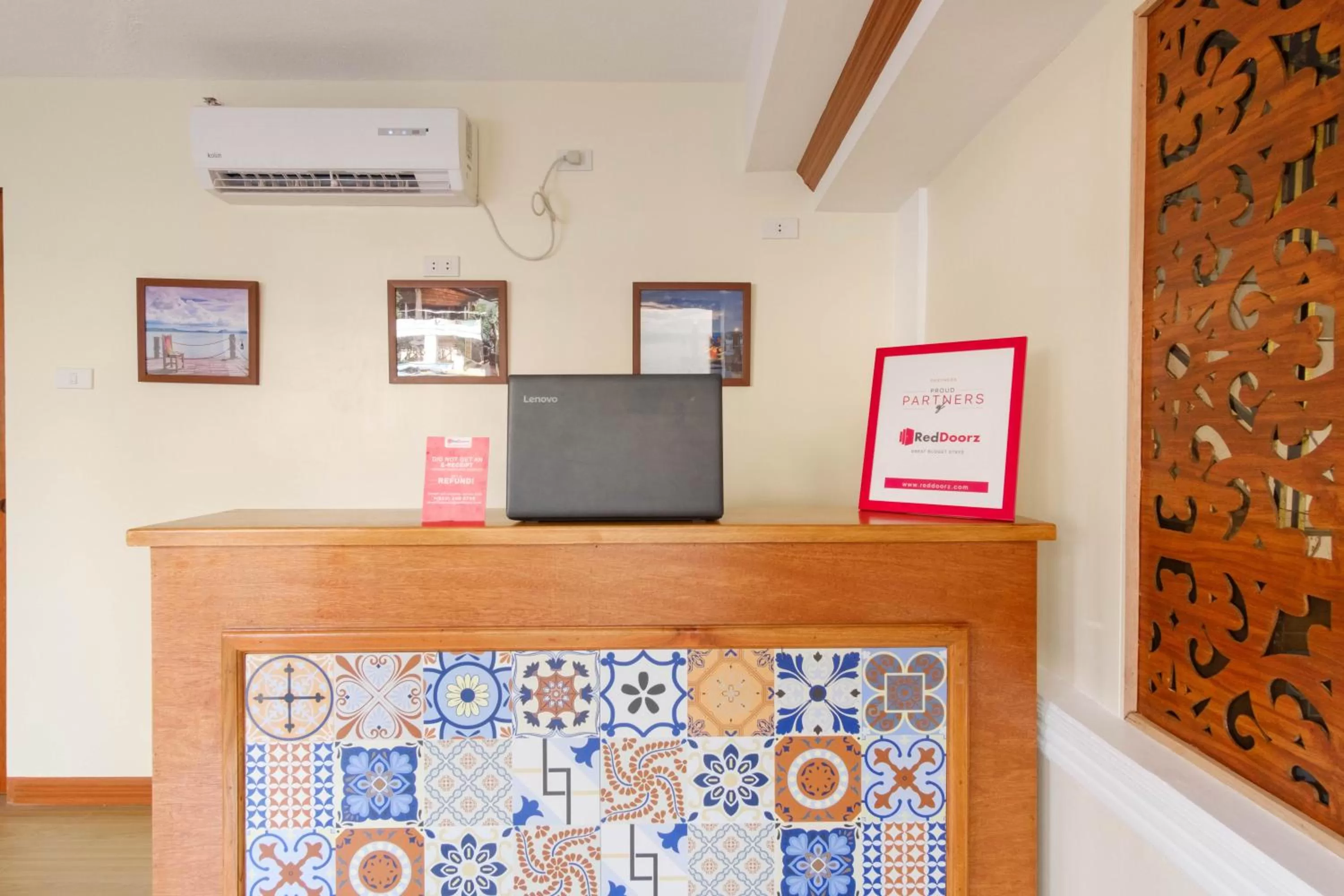 Lobby or reception in RedDoorz Plus near Johnson and Johnson Paranaque