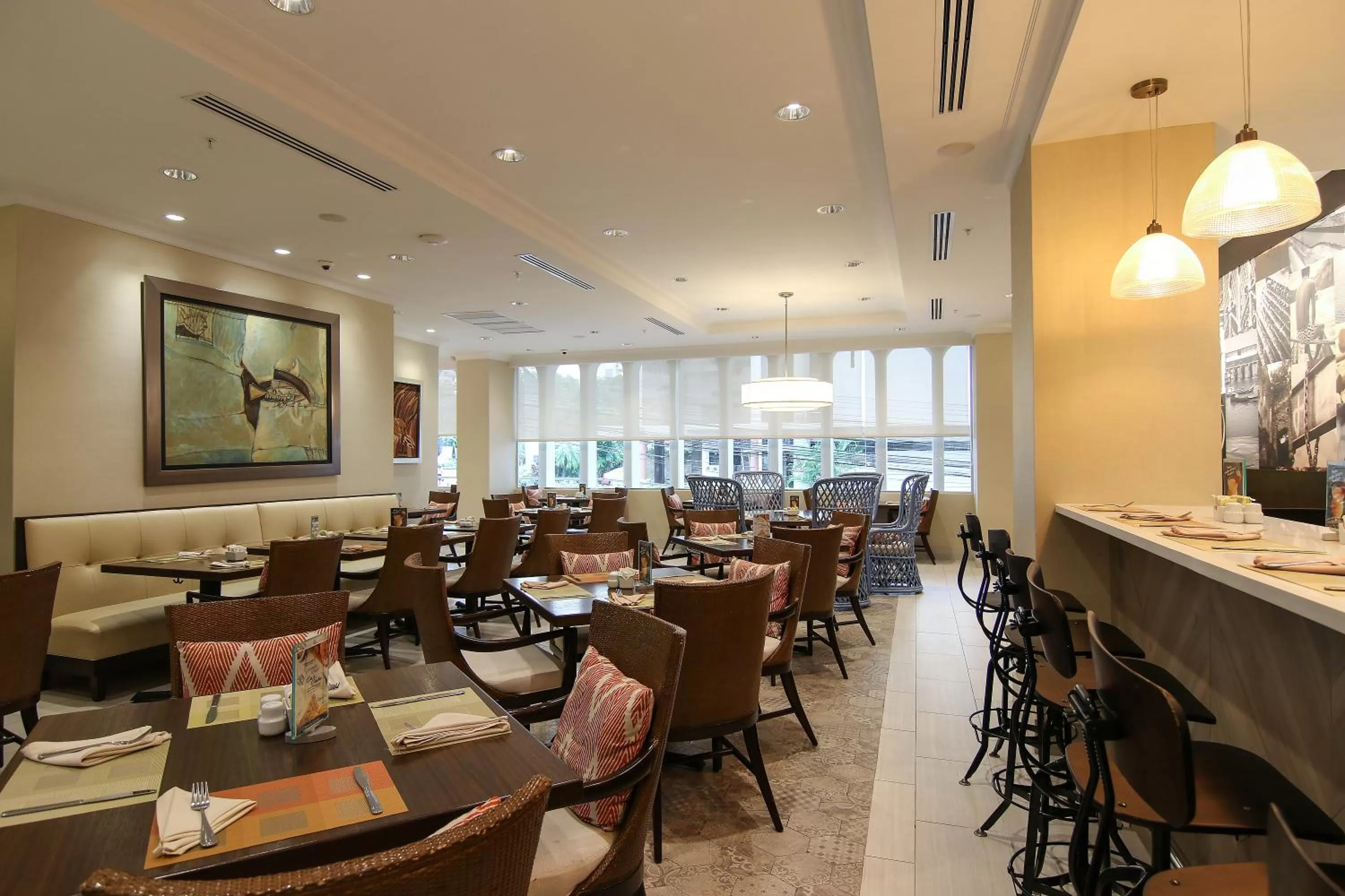 Restaurant/places to eat in The Executive Hotel