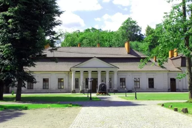 Gościniec Dworski w Ropie - Pokoje gościnne