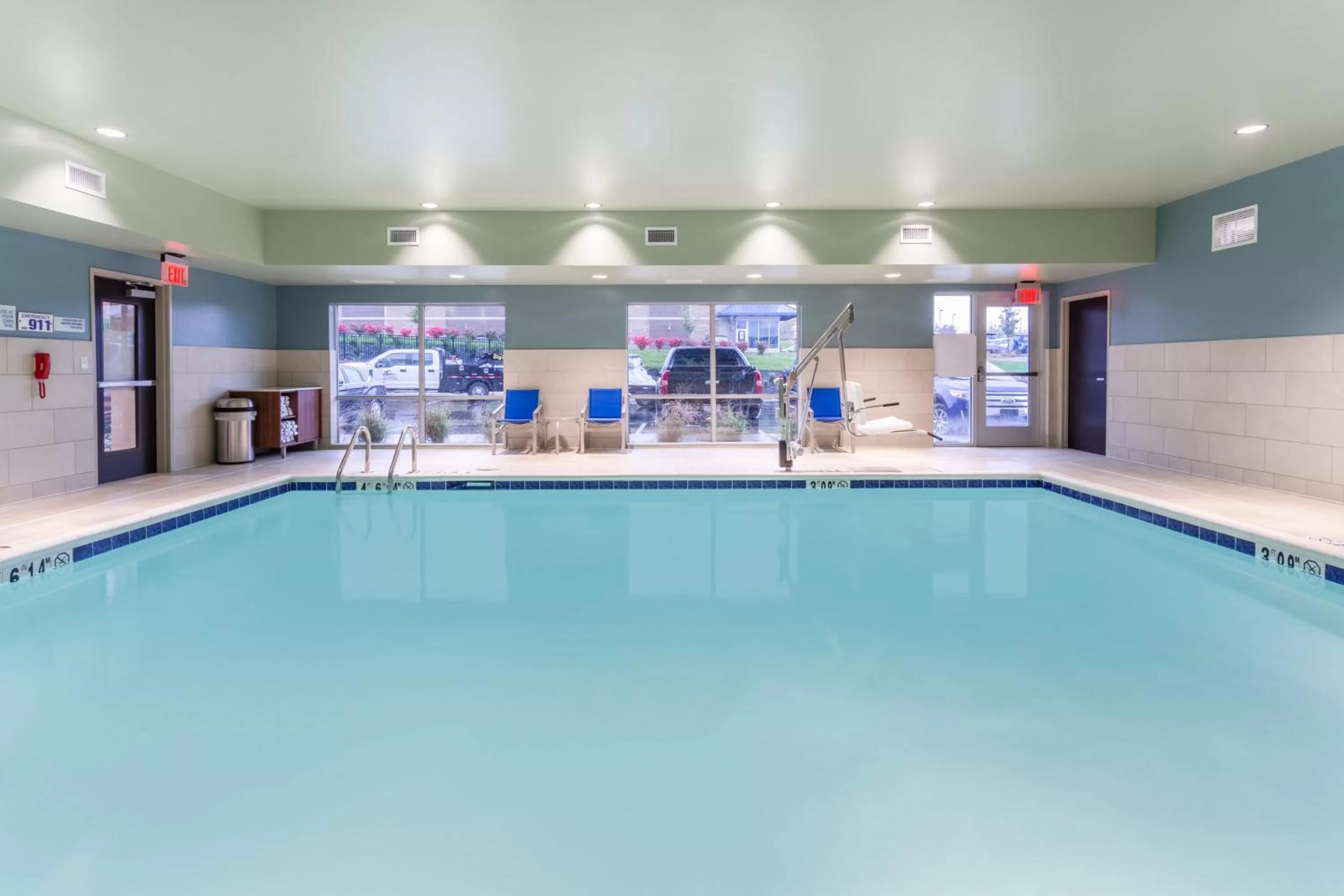 Swimming pool in Holiday Inn Express & Suites - Florence - Cincinnati Airport by IHG
