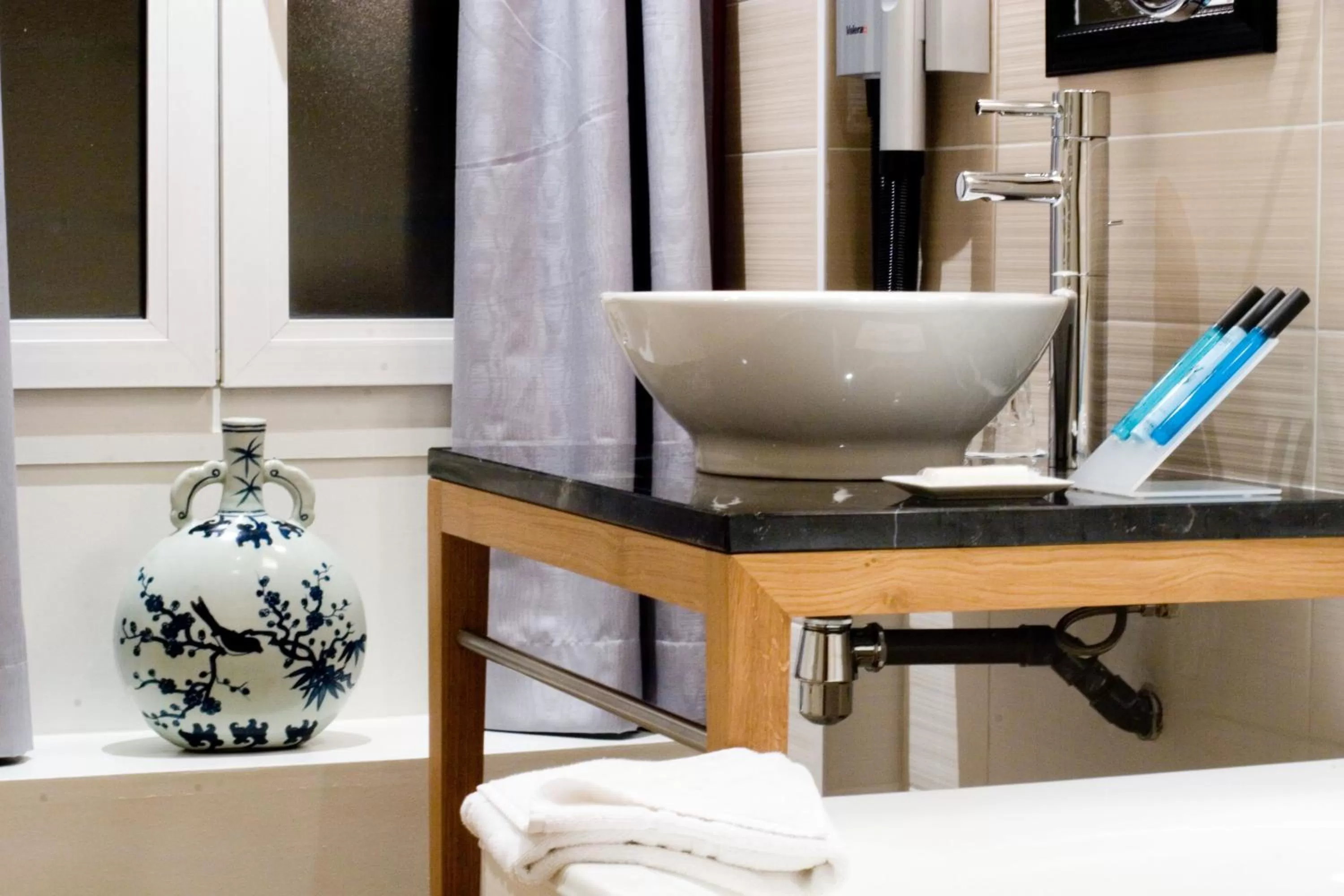 Bathroom in Windsor Opera