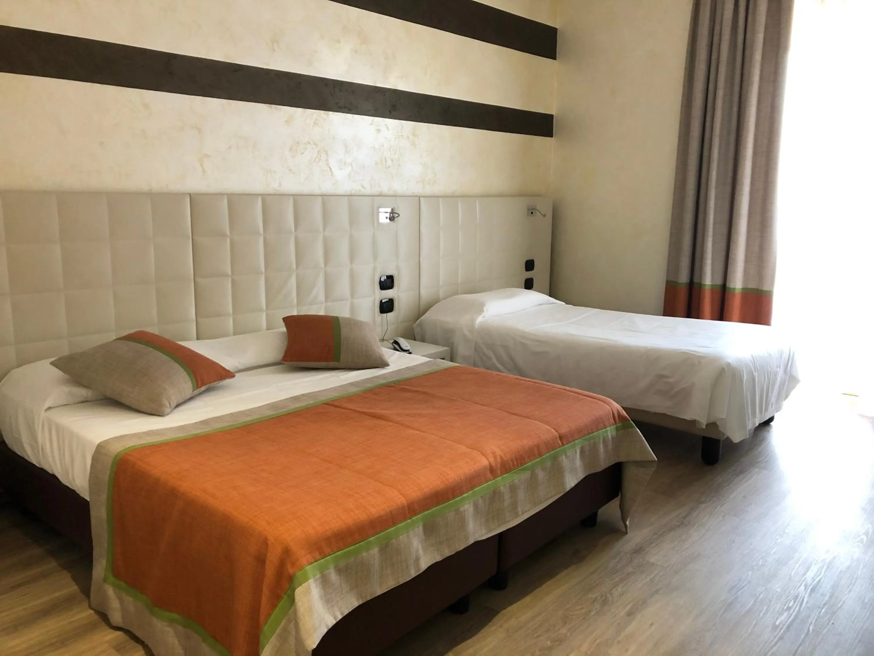 Photo of the whole room, Bed in Hotel City