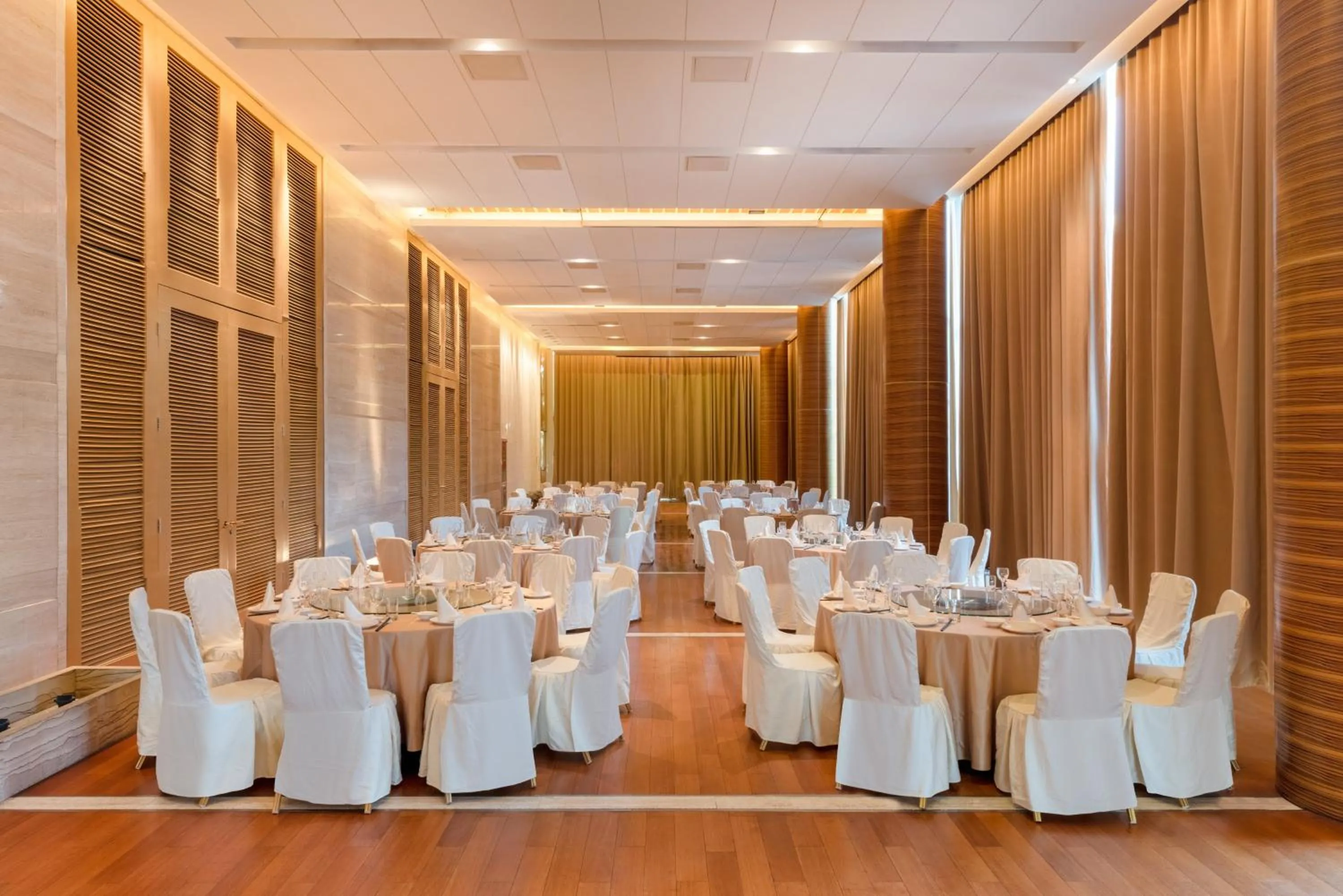 Meeting/conference room in Holiday Inn Beijing Shijingshan Parkview by IHG