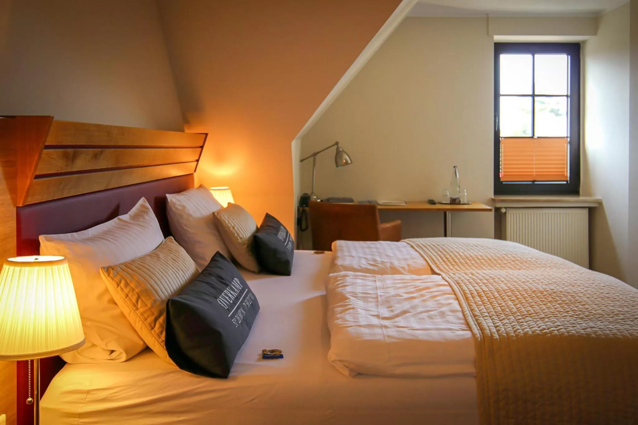 Photo of the whole room, Bed in Overkamp