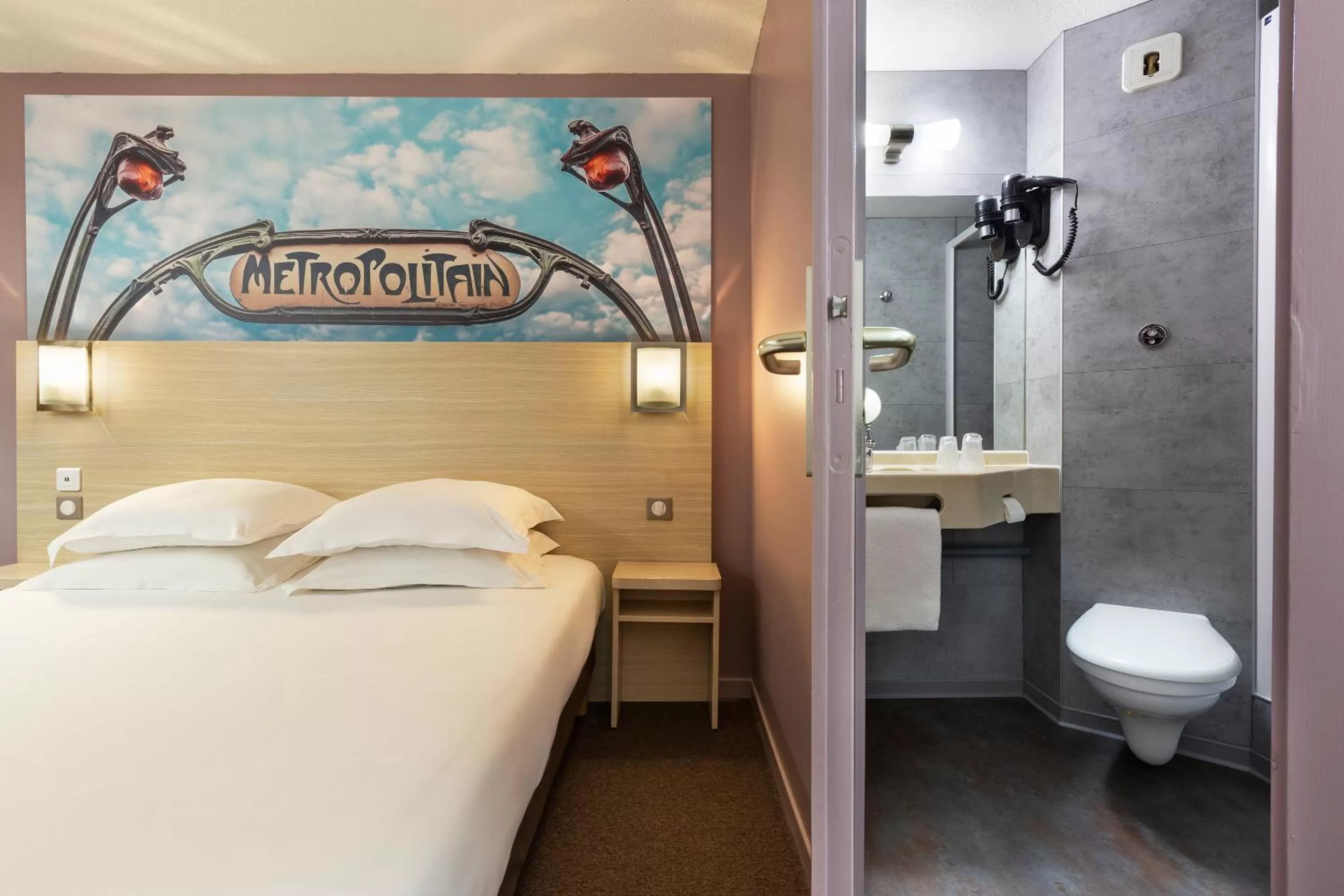 Bedroom, Bed in B&B HOTEL Marne-la-Vallée Chelles