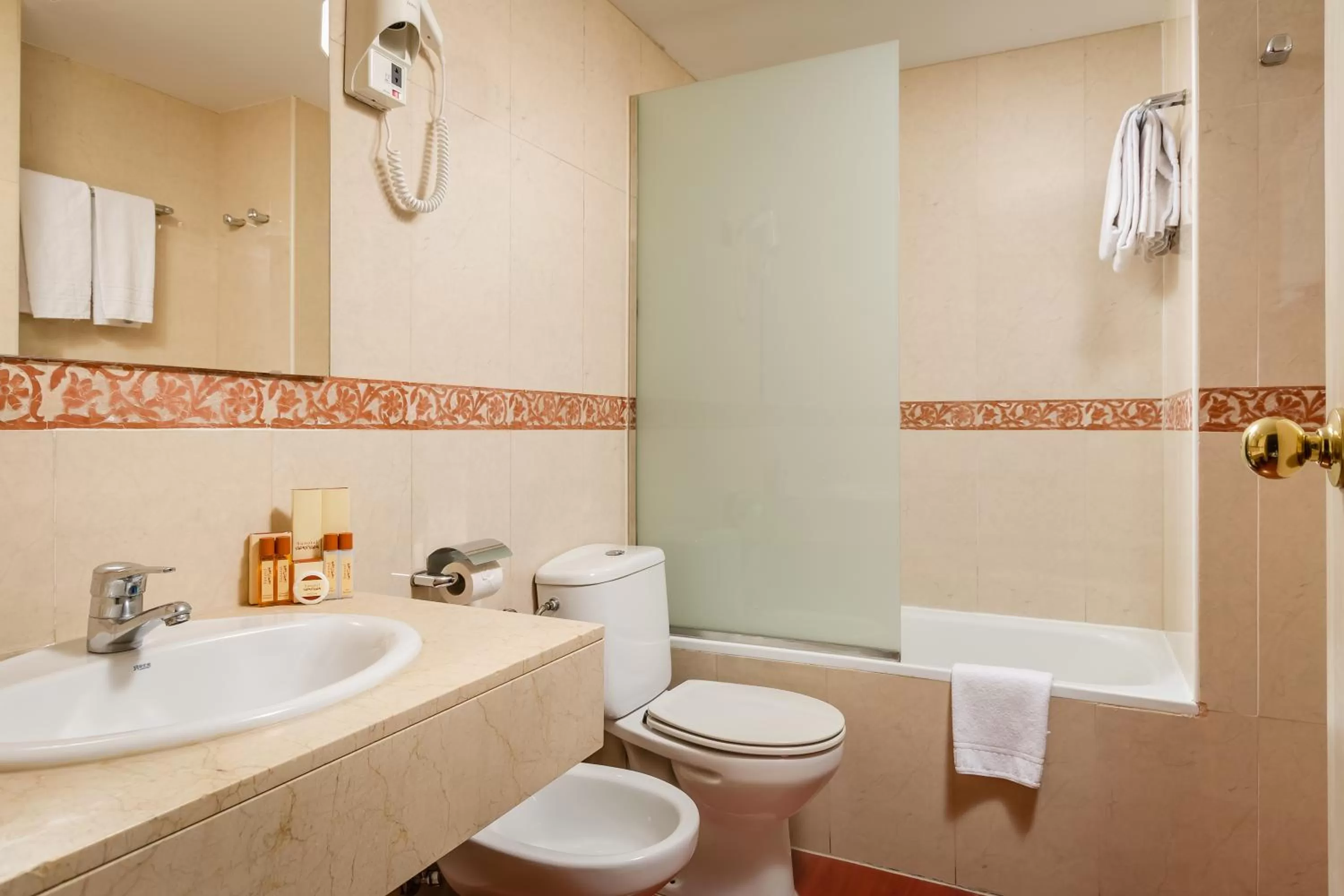 Standard Twin Room in Sunotel Aston