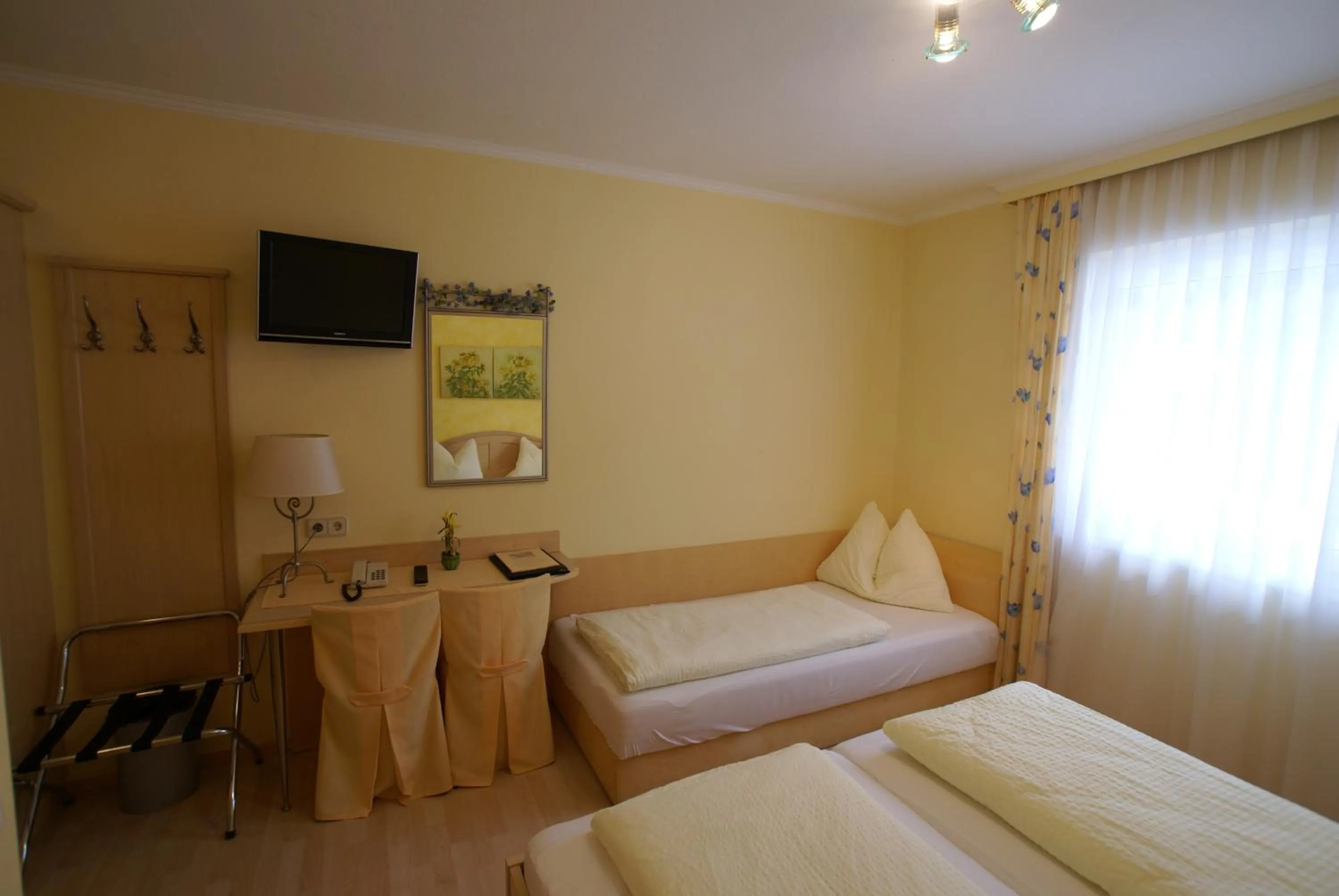 Bed in Gasthof Hotel Zur Post