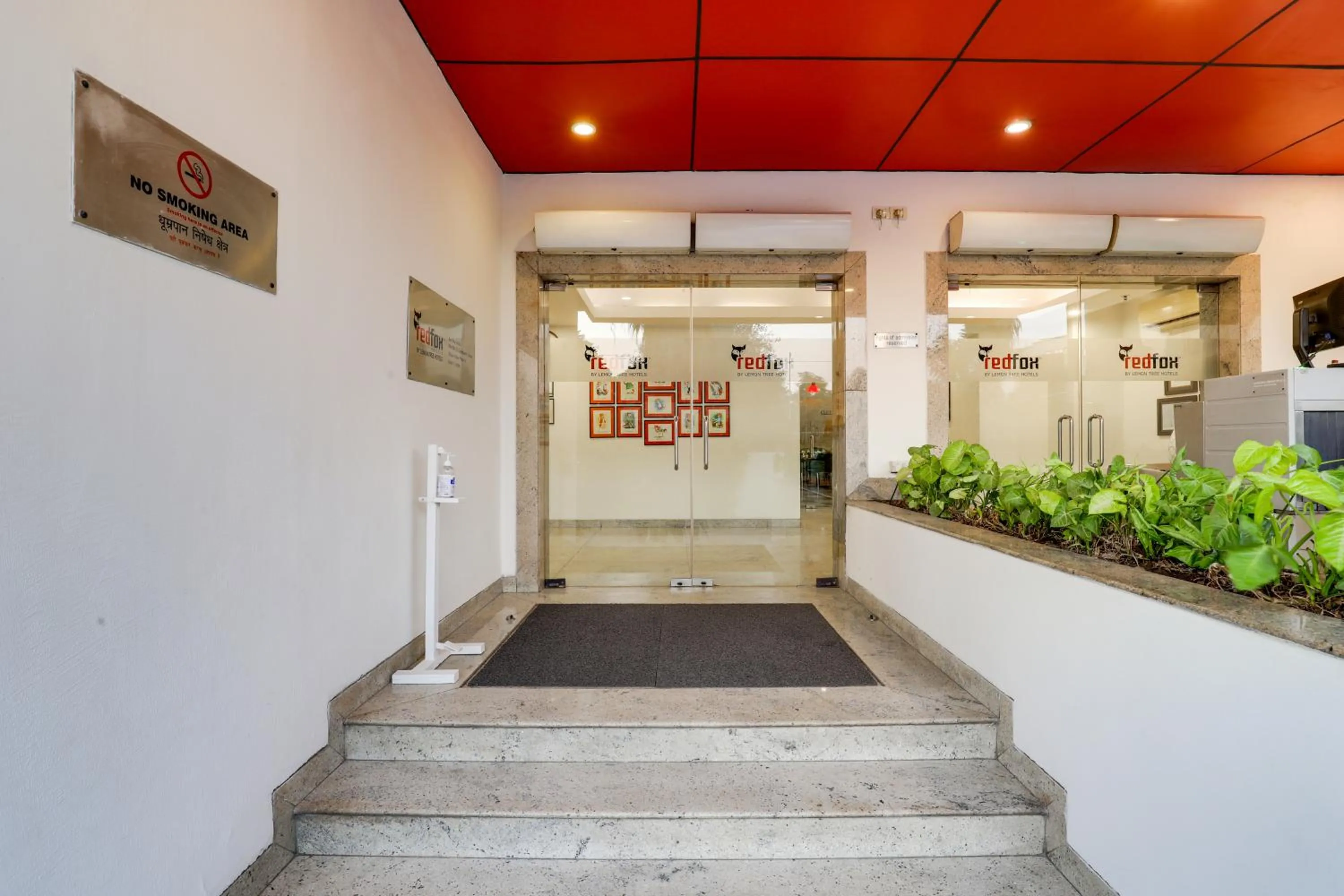 Facade/entrance in Red Fox by Lemon Tree Hotels, East Delhi
