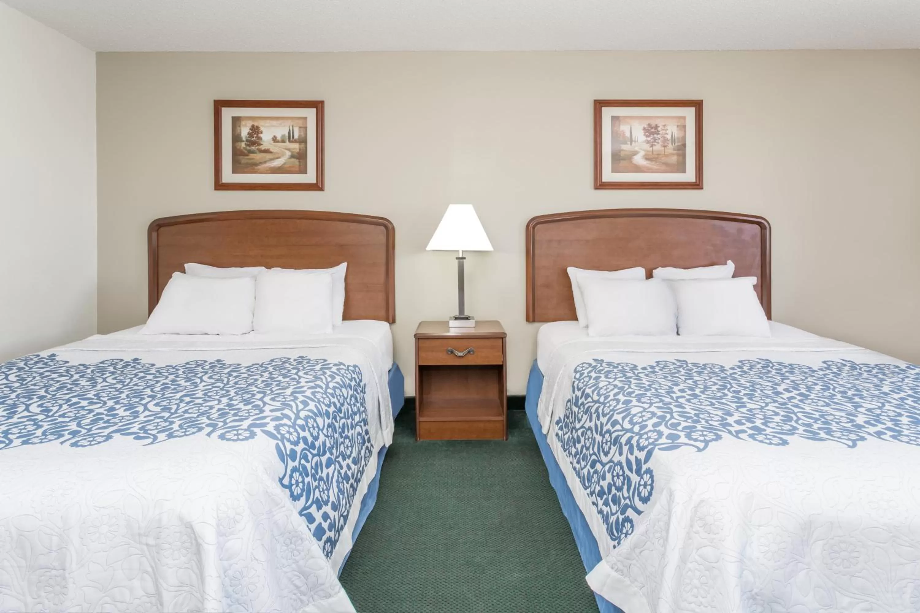 Photo of the whole room, Bed in Days Inn by Wyndham Sidney NE