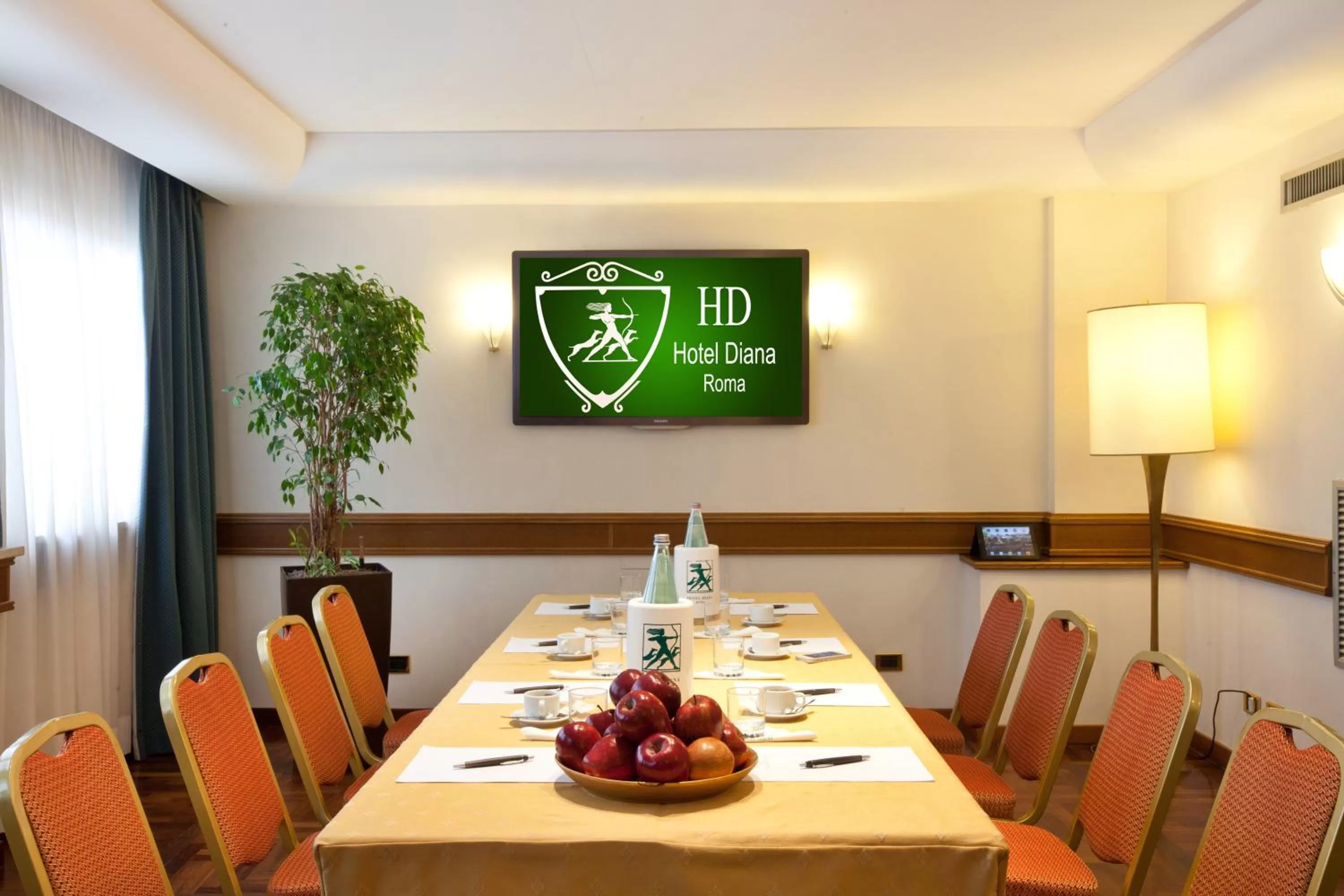 Business facilities in Hotel Diana Roof Garden