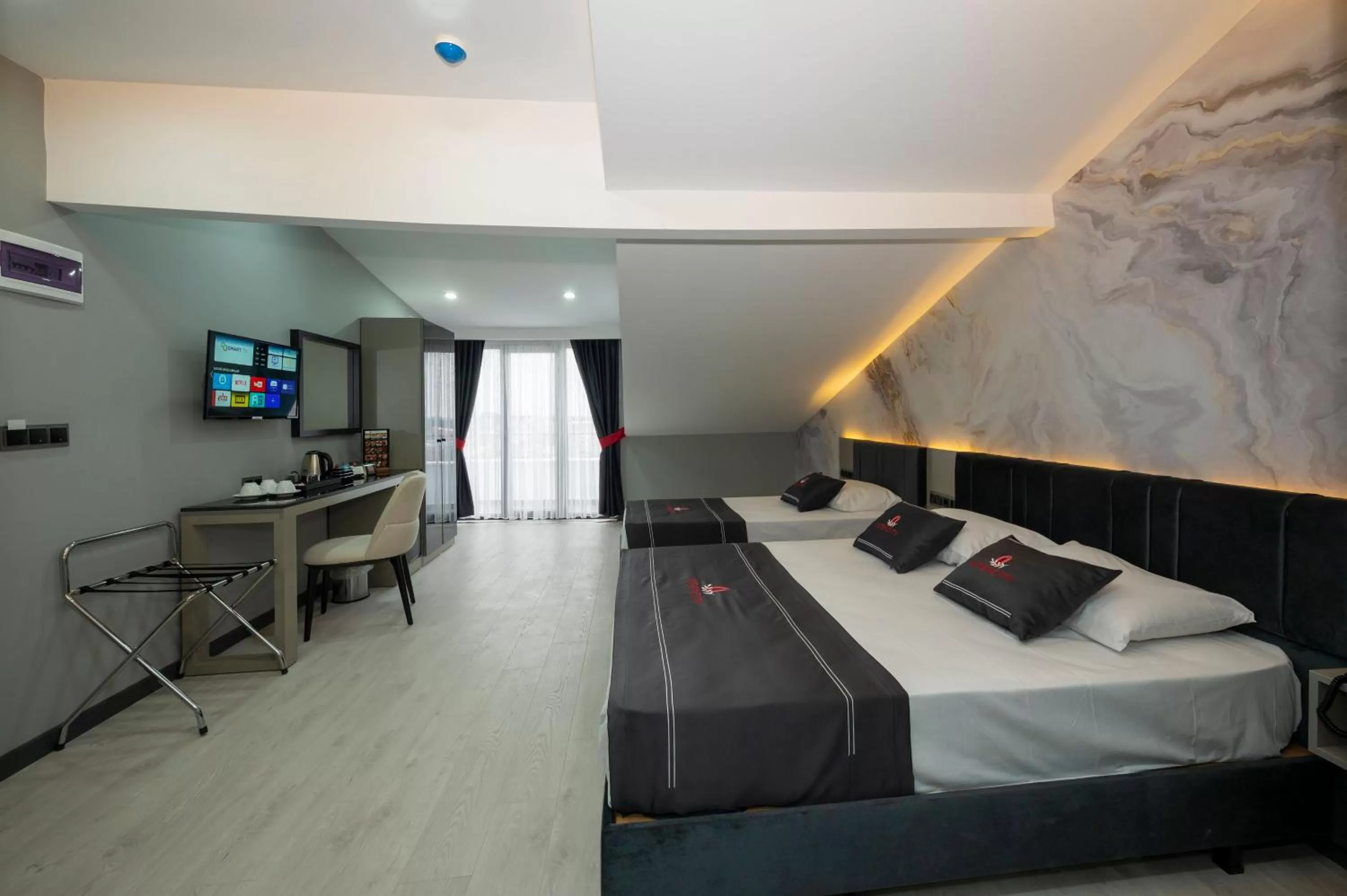 Photo of the whole room, Bed in Intercity Hotel Istanbul Airport