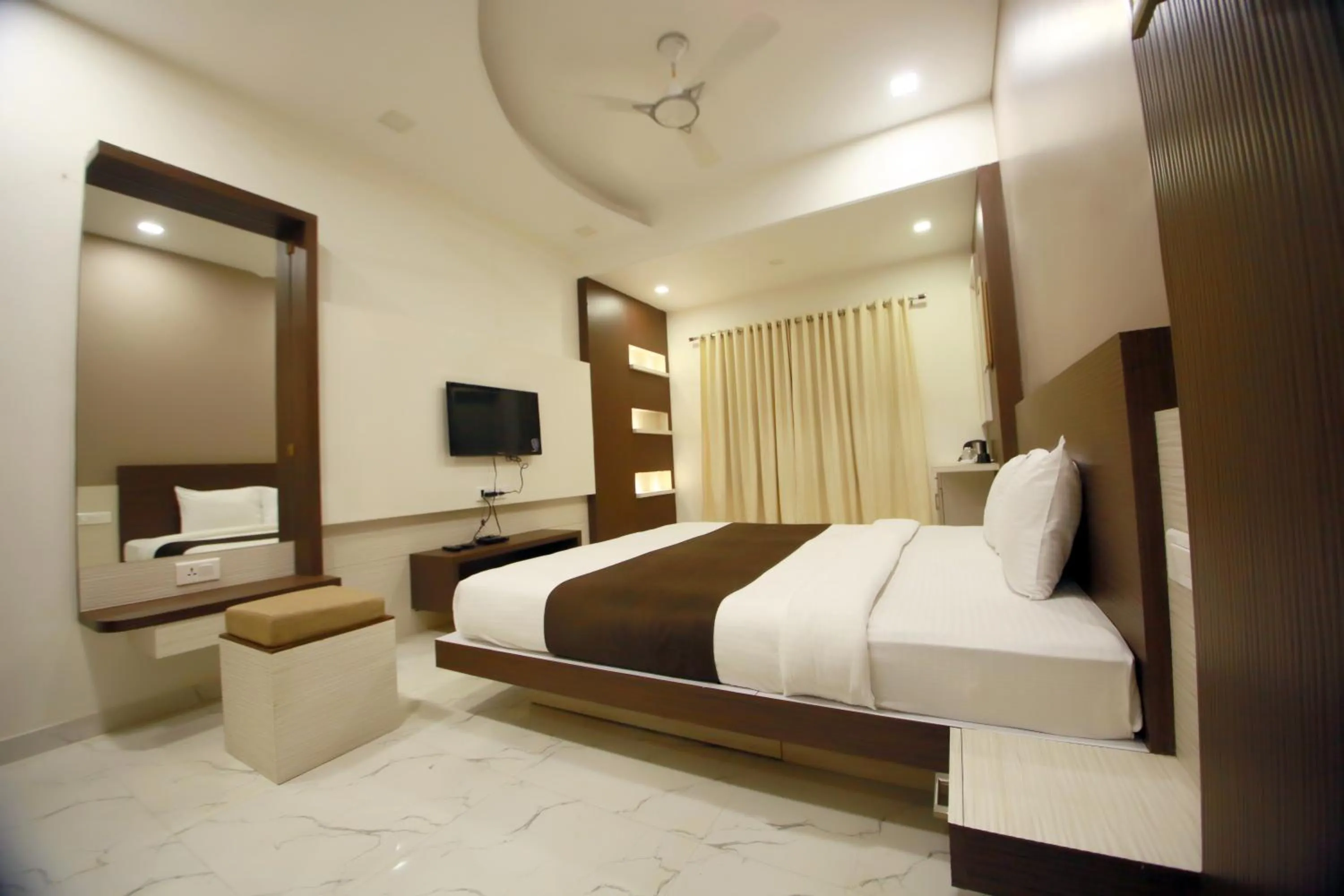 Bedroom, Bed in Hotel Madhuri Executive