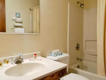 Queen Room - Smoking in Super 8 by Wyndham Nashville/ Dntn/ Opryland Area