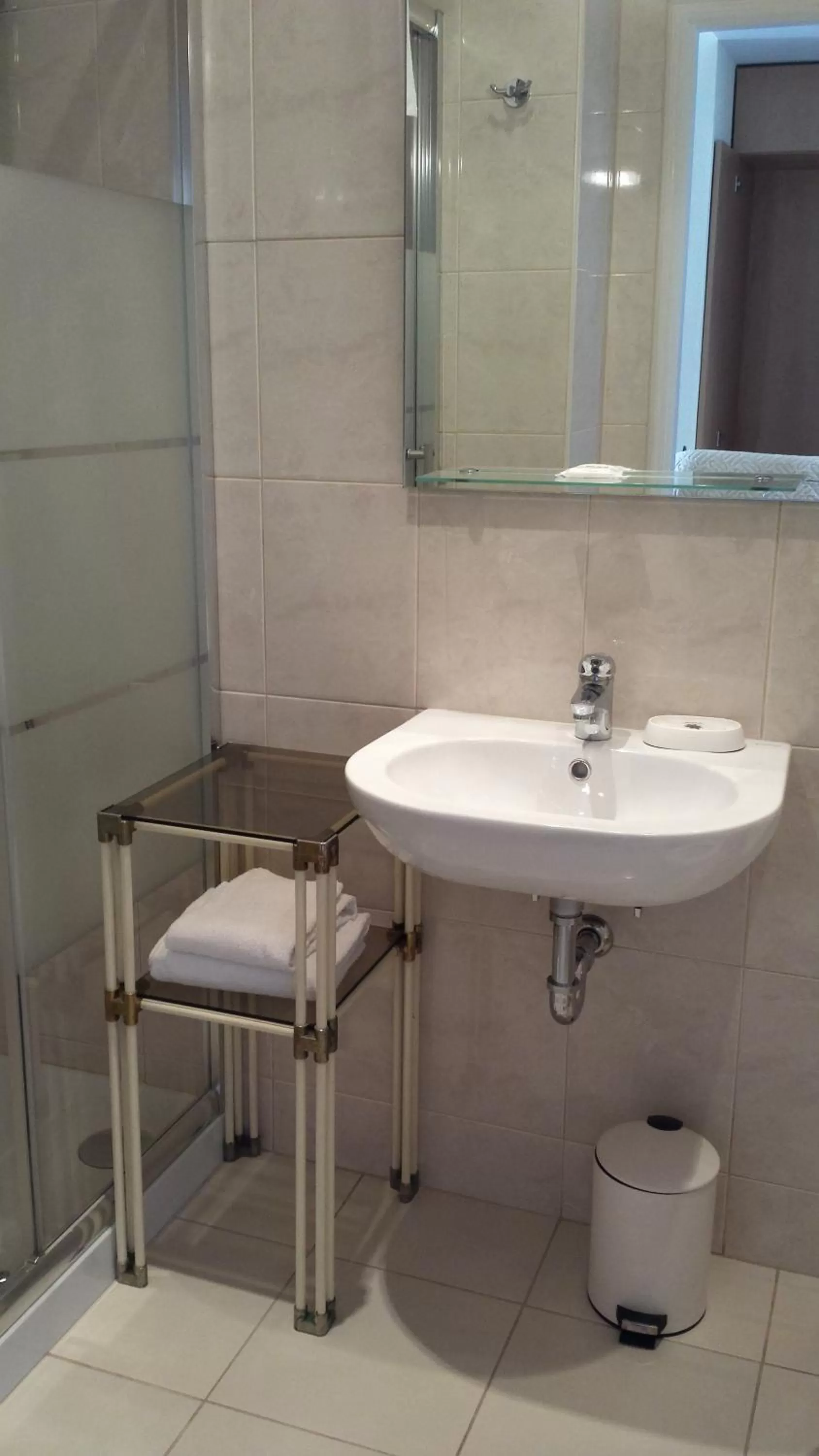 Shower in Hotel Mira D'Aire