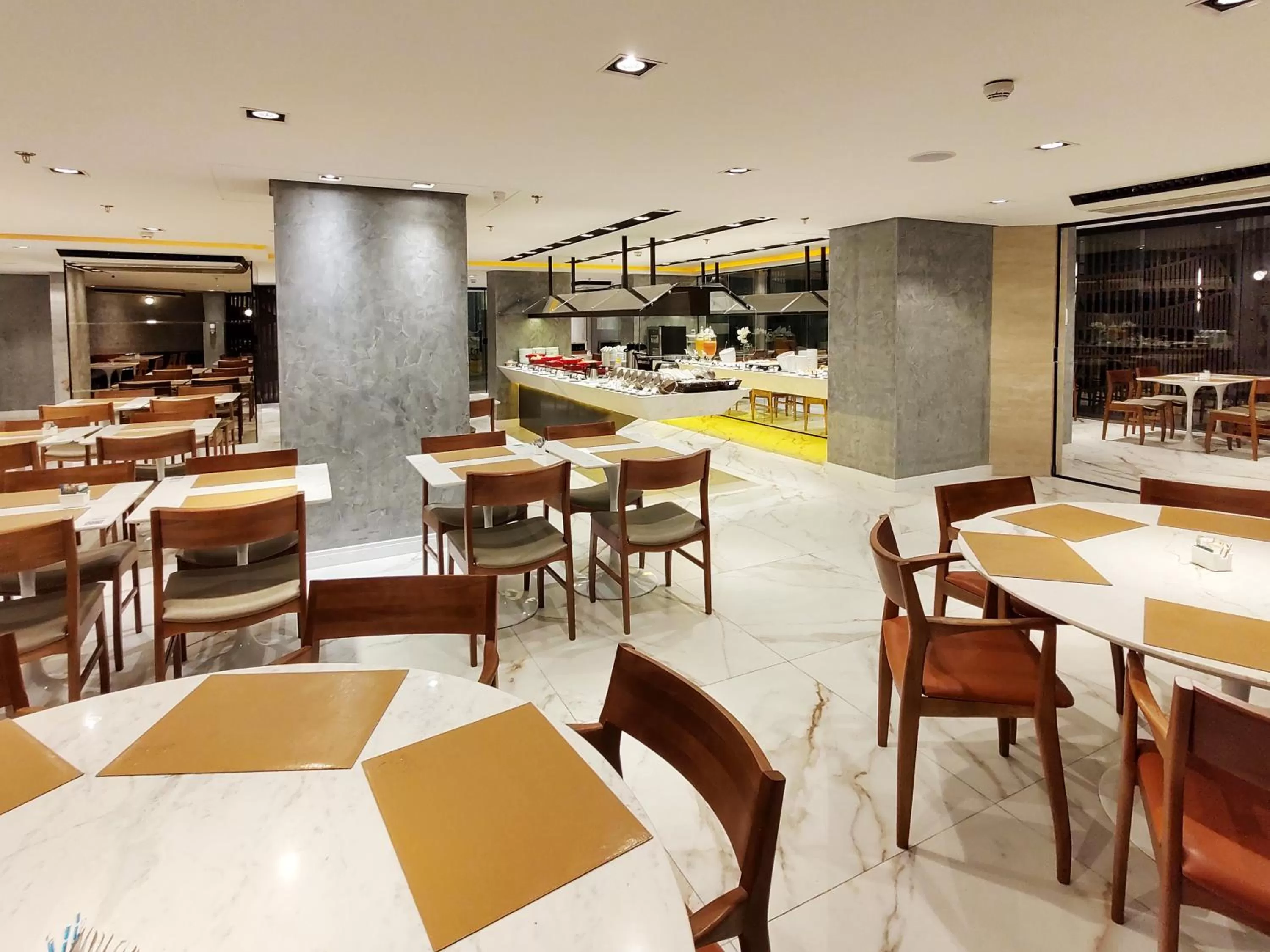 Restaurant/places to eat in Lets Idea Brasília Hotel