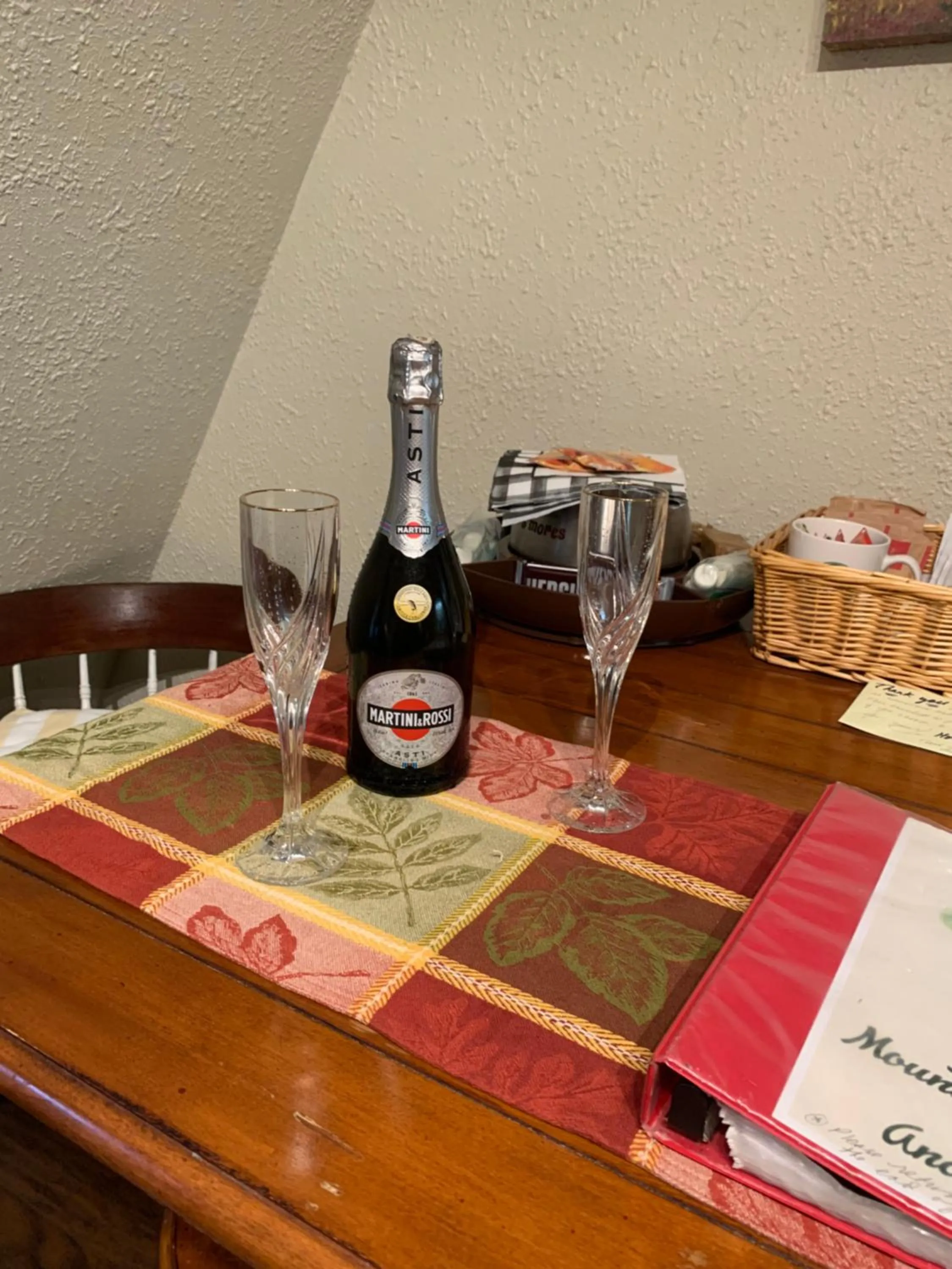 Food and drinks in Mountain Meadows Inn & Chalet Suites