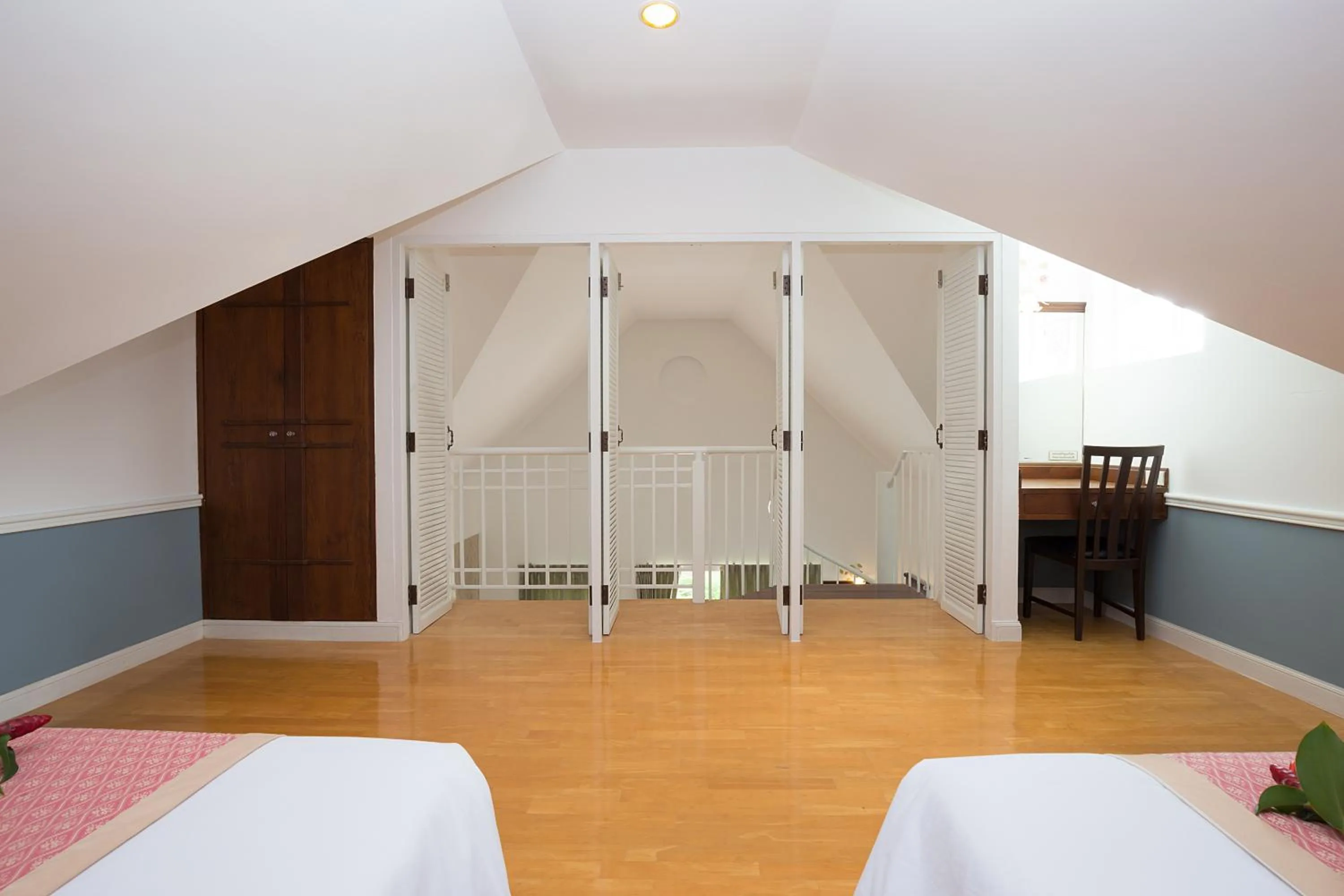 Decorative detail, Bed in Brookside Valley Resort