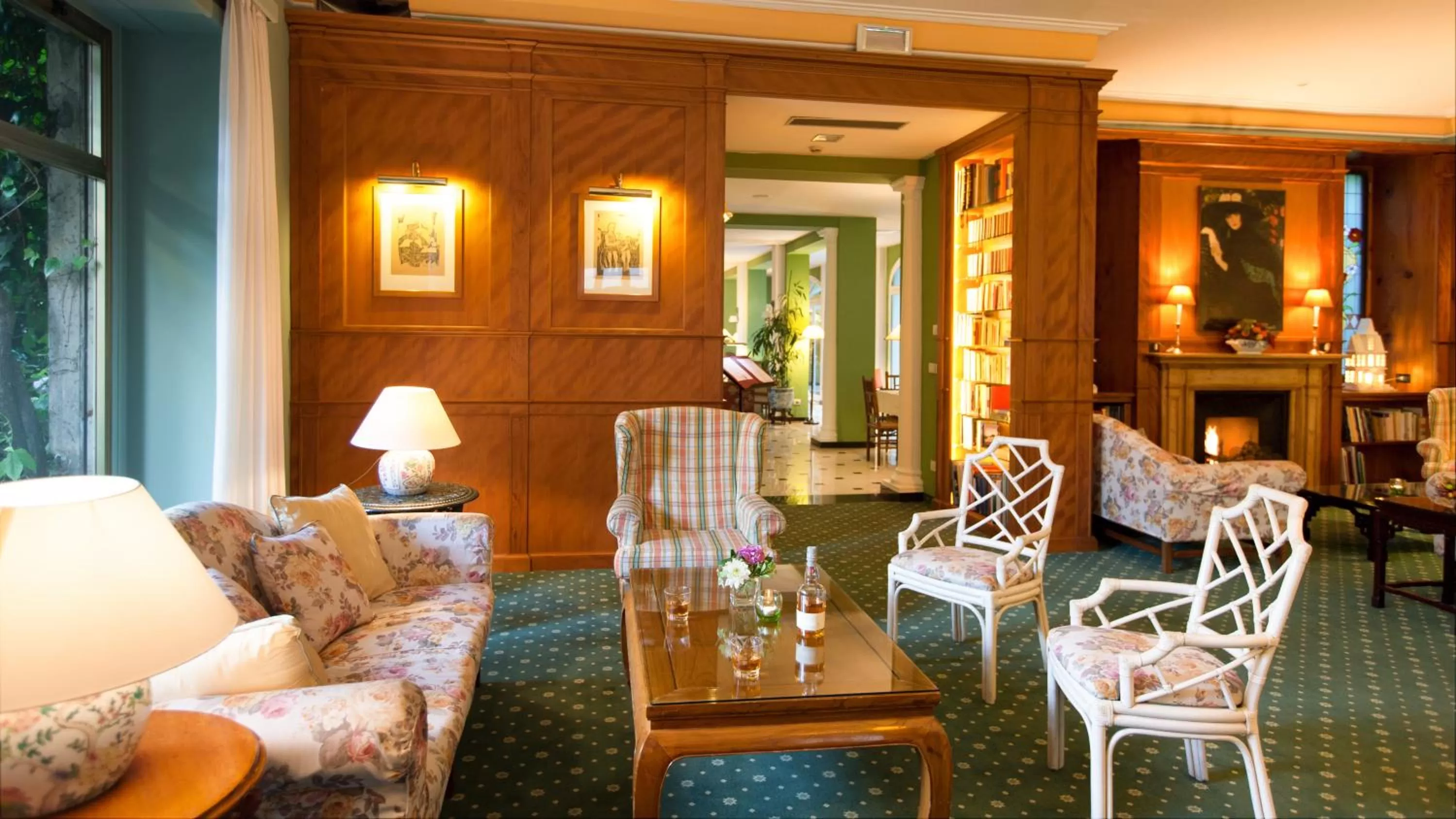 Library in Hotel Victoria & Iside Spa