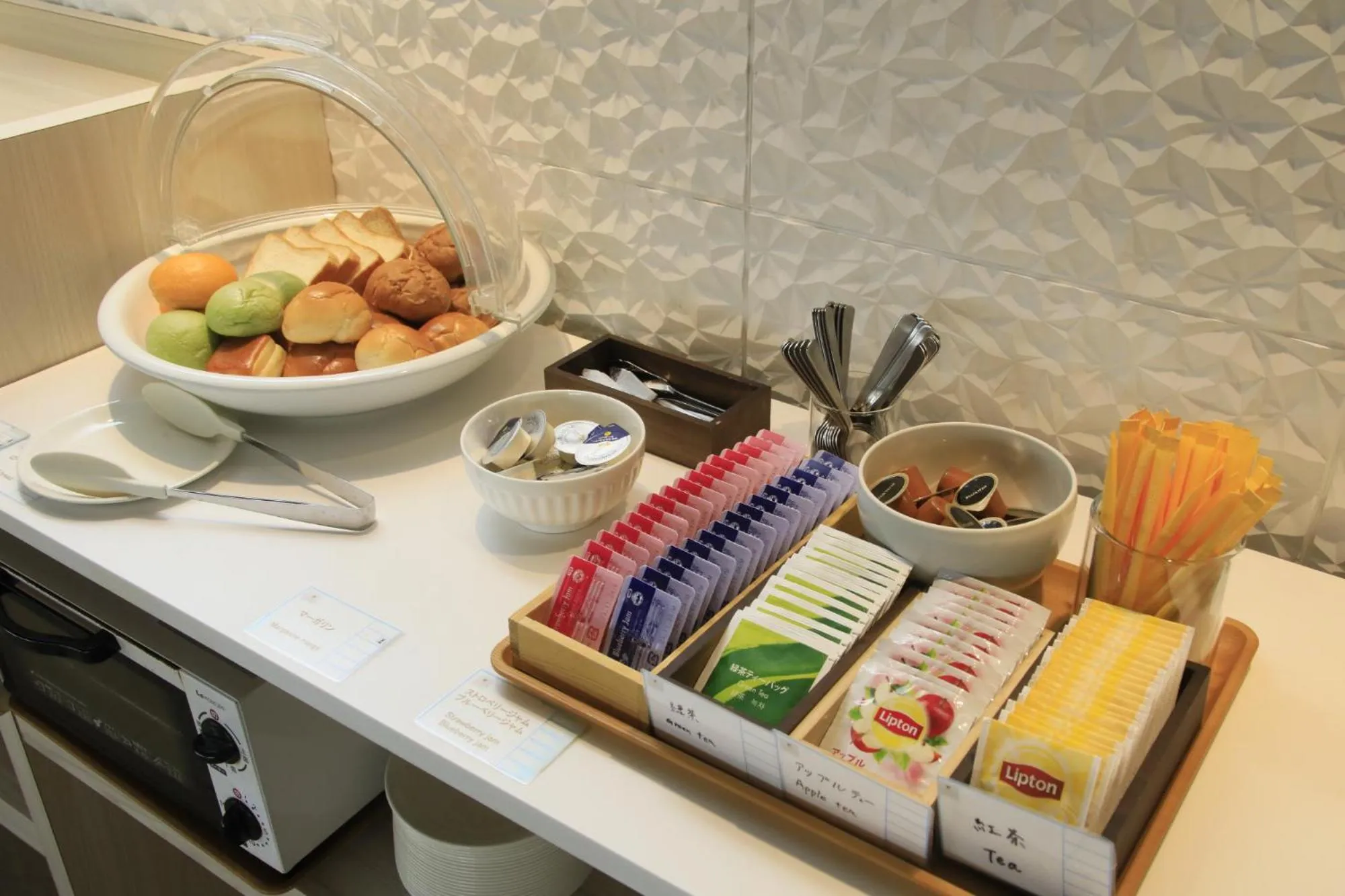 Restaurant/places to eat in S-peria Inn Osaka Hommachi