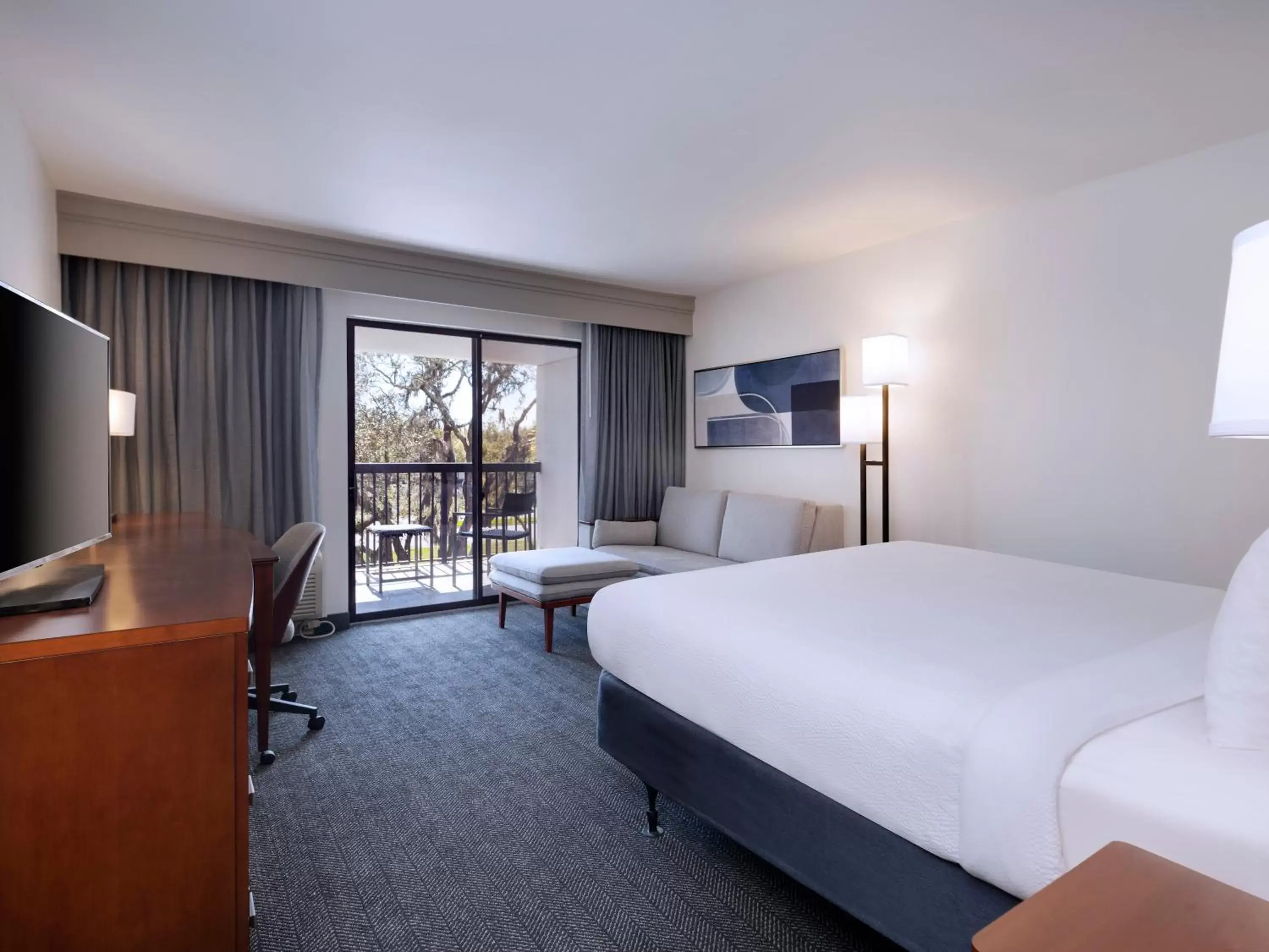 King Room with Sofa Bed and Balcony in Courtyard Tampa North / I-75 Fletcher King Room with Sofa Bed and Balcony in Courtyard Tampa North / I-75 Fletcher