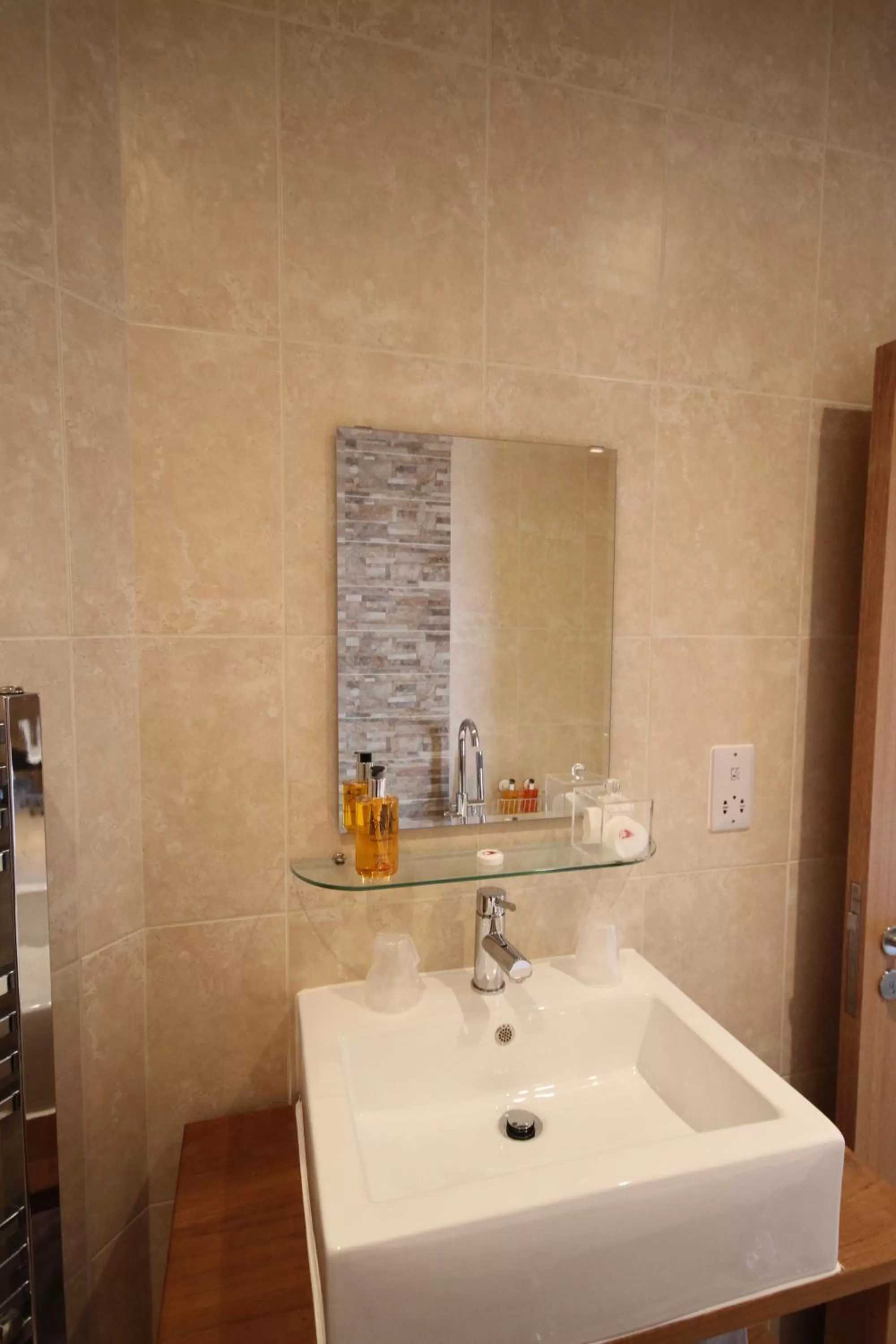 Bathroom in The Lion Hotel