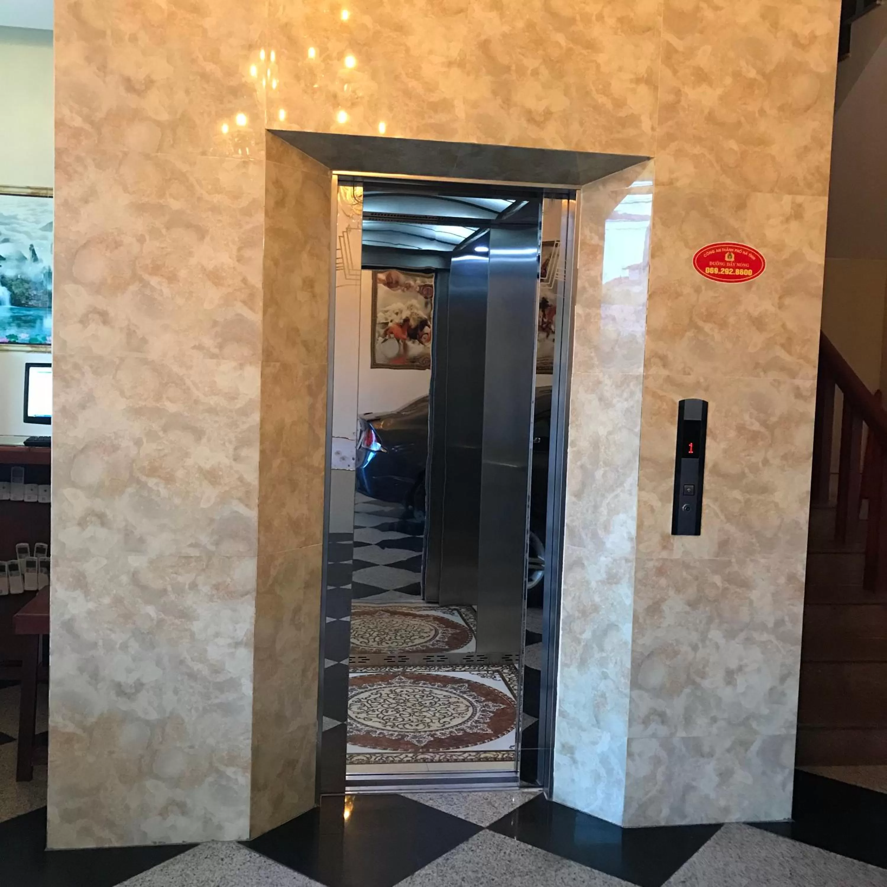 elevator in Thanh Binh Hotel