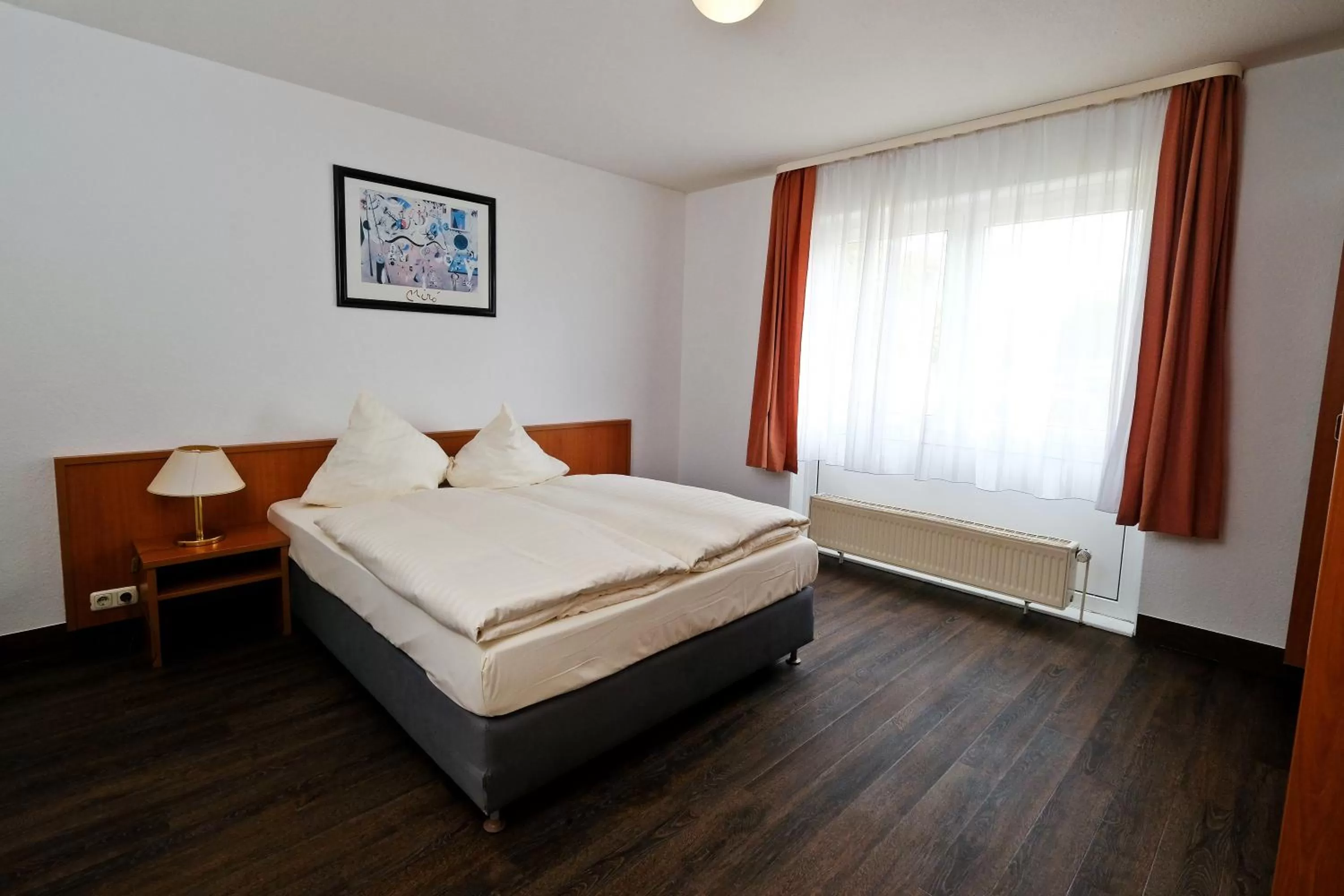 Photo of the whole room, Bed in Apart Hotel Sehnde