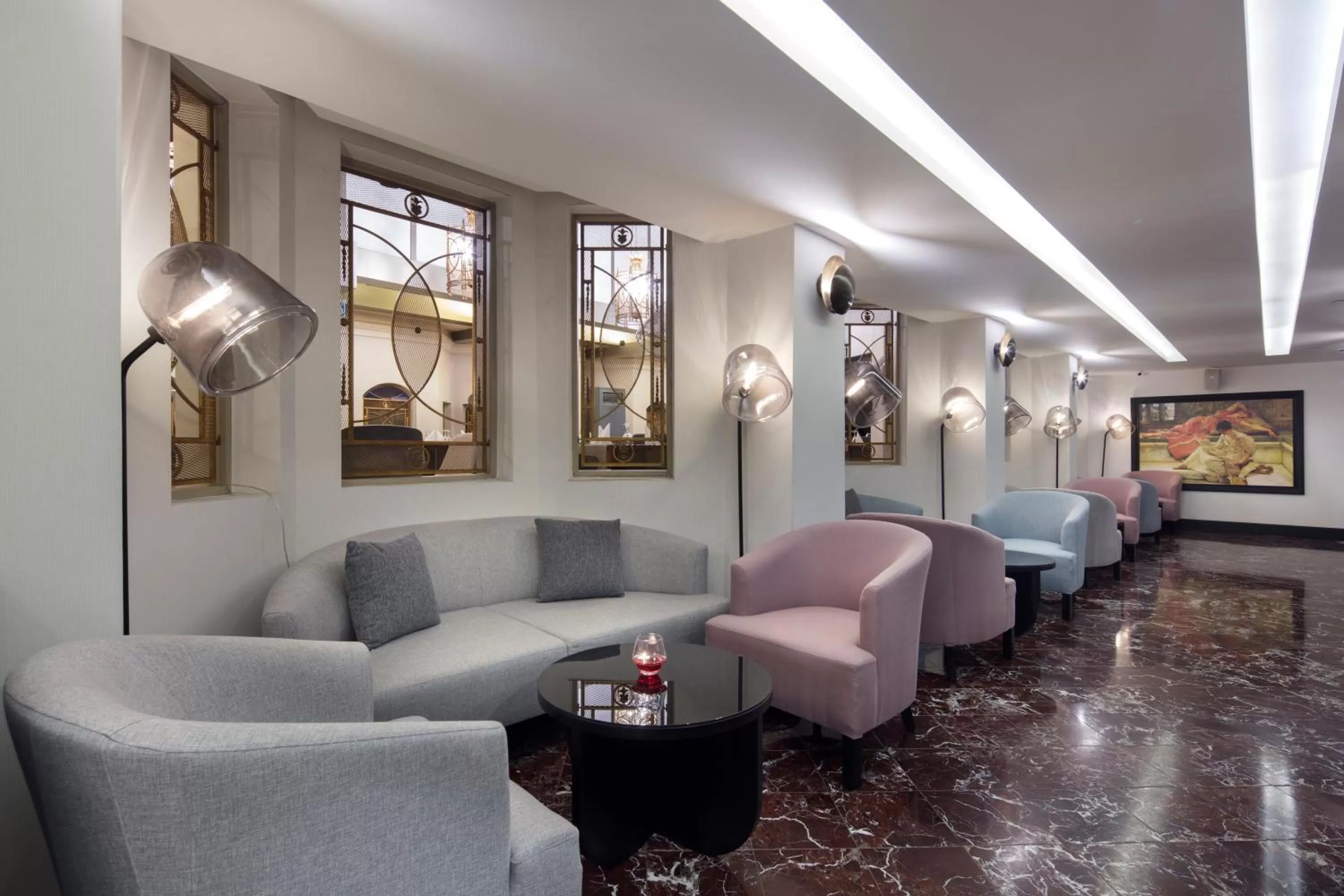 Lounge or bar in Crowne Plaza Istanbul - Old City by IHG