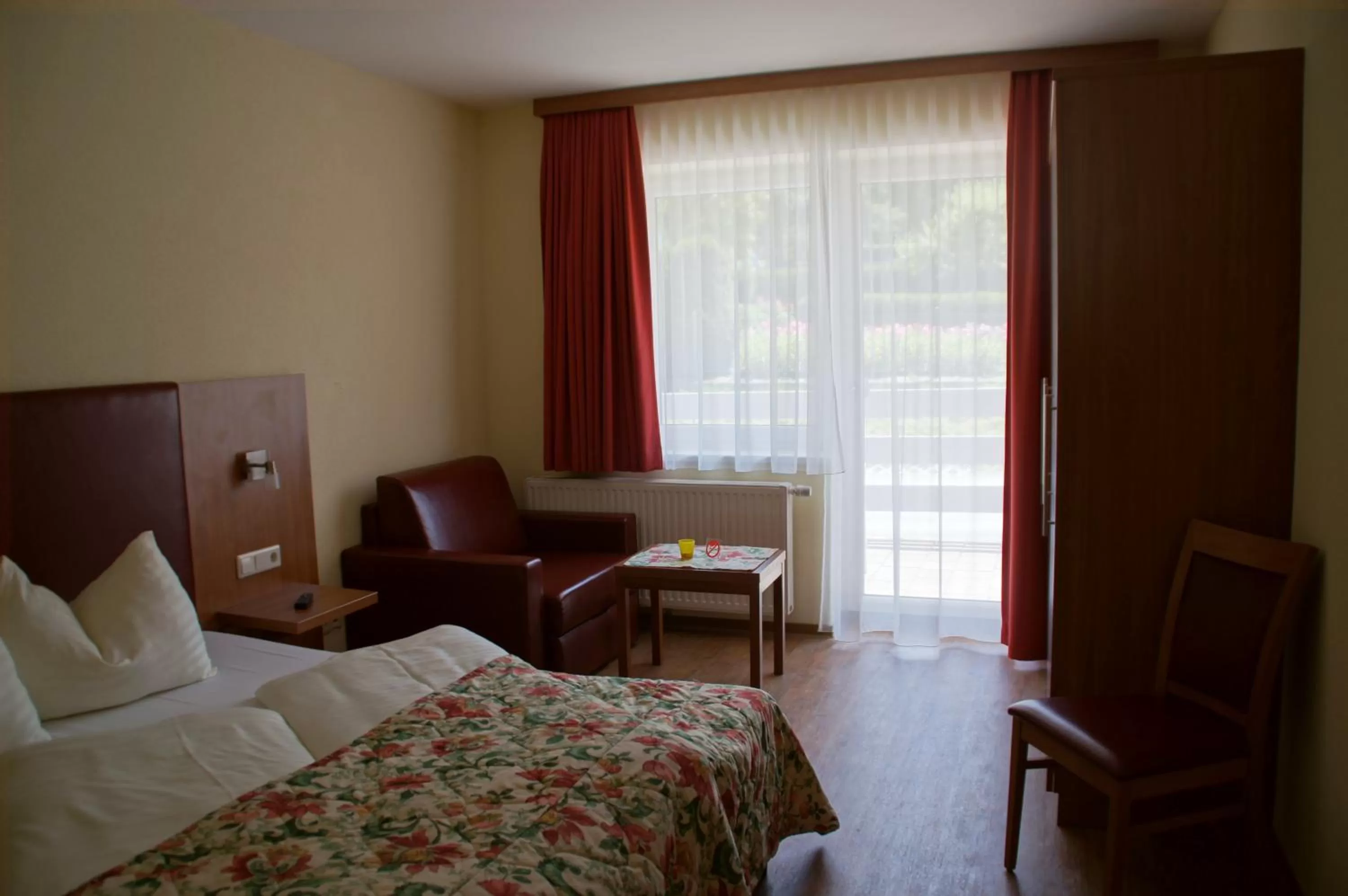 Bed in Mountain Motel