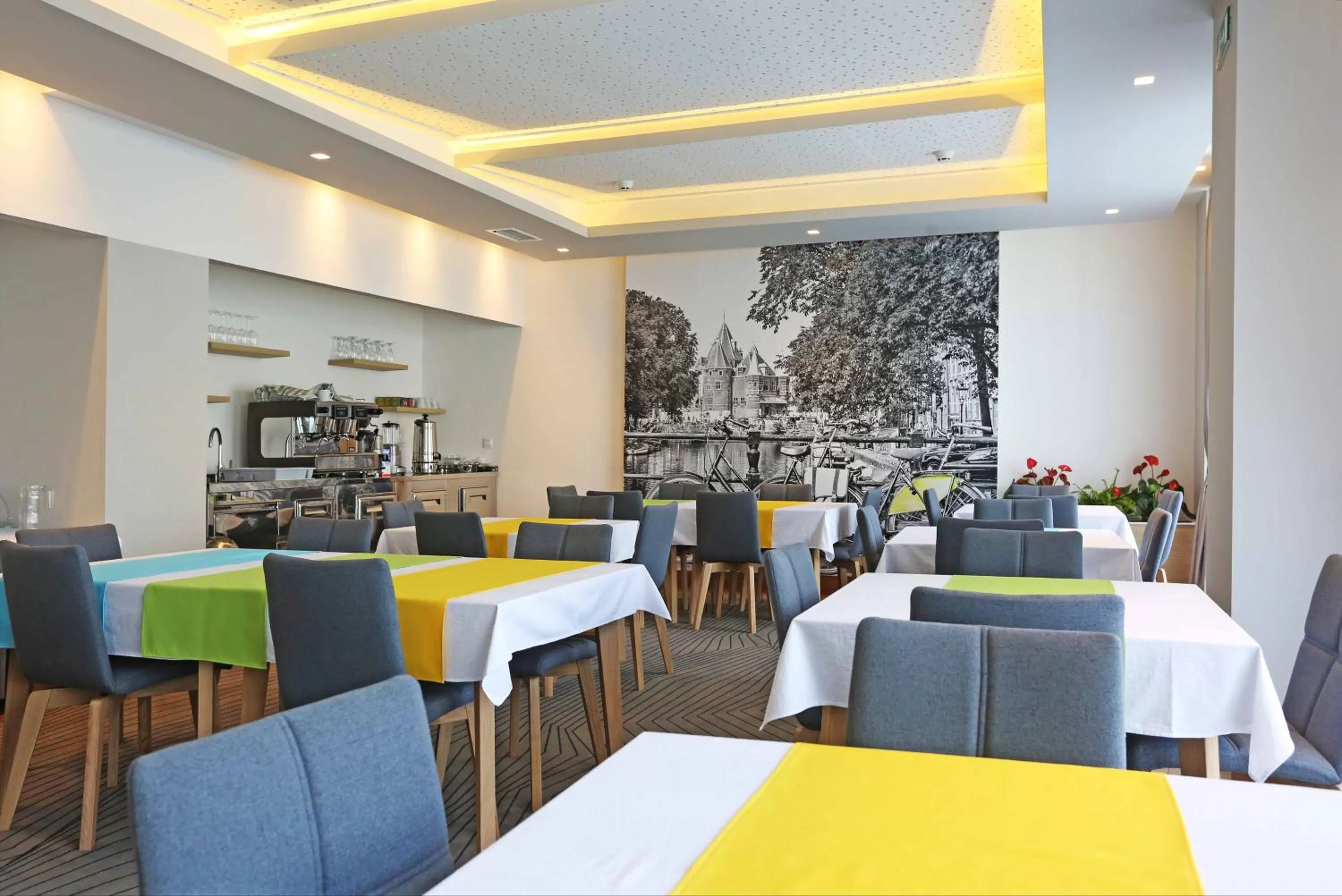 Restaurant/places to eat in Hotel Grad